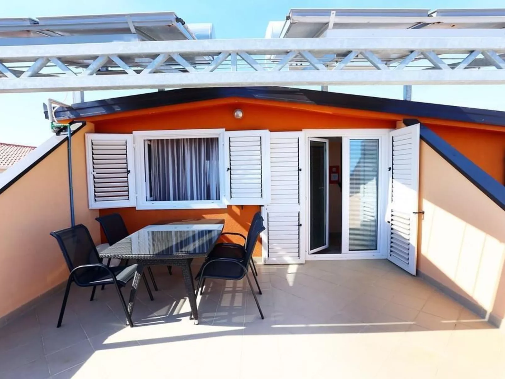 Villa Mediteran, kleine Ferienwohnung mit Terrasse