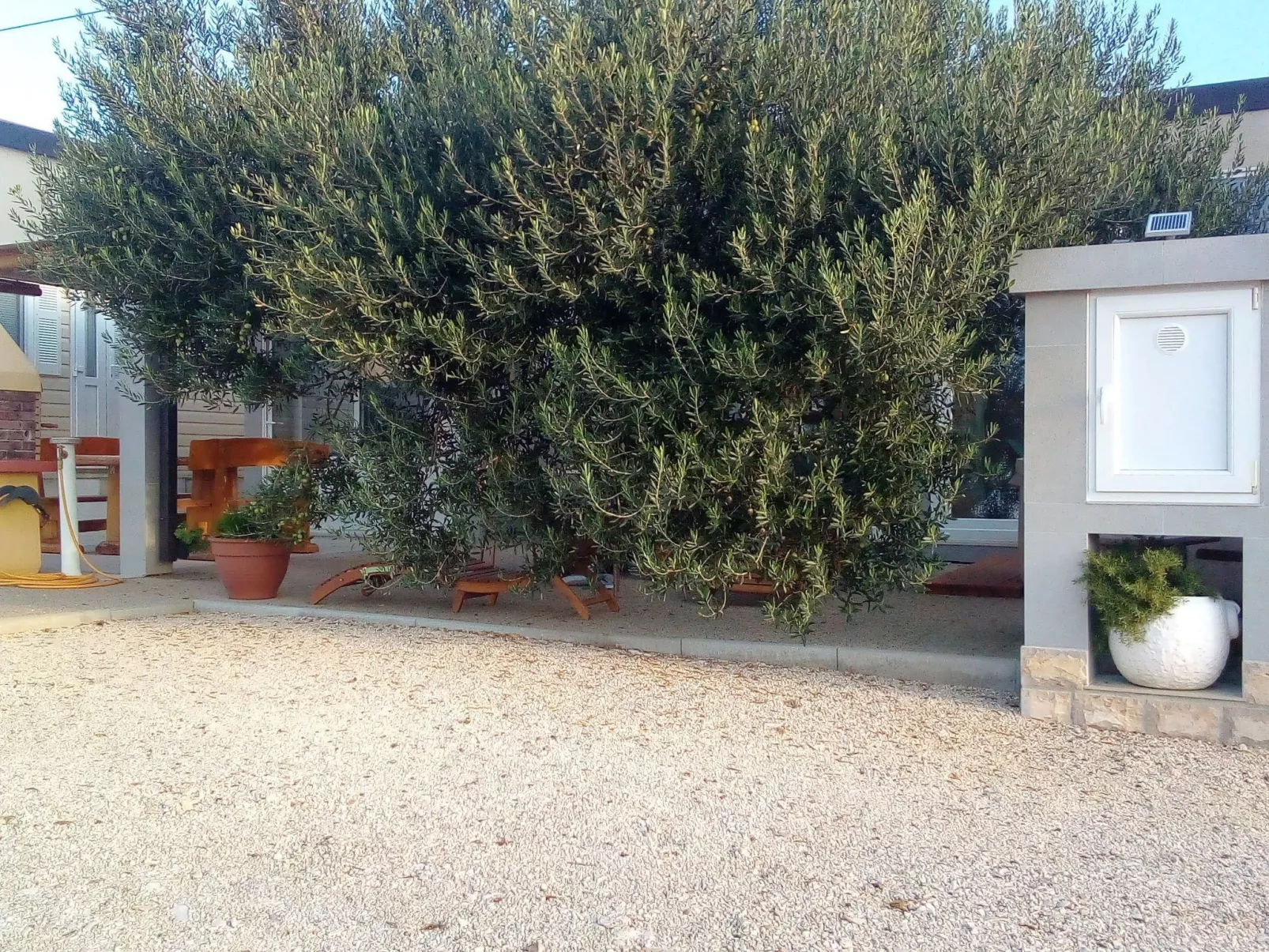 Manora Sucuraj Pool Gästehaus