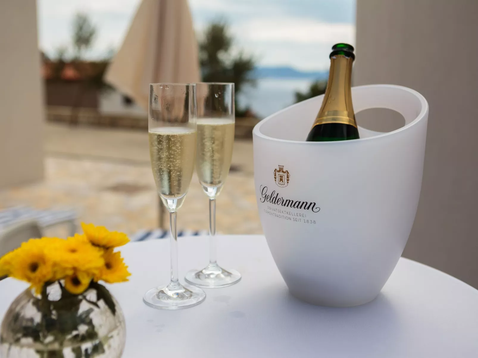 Moderne, helle Ferienwohnung mit Meerblick-Draußen