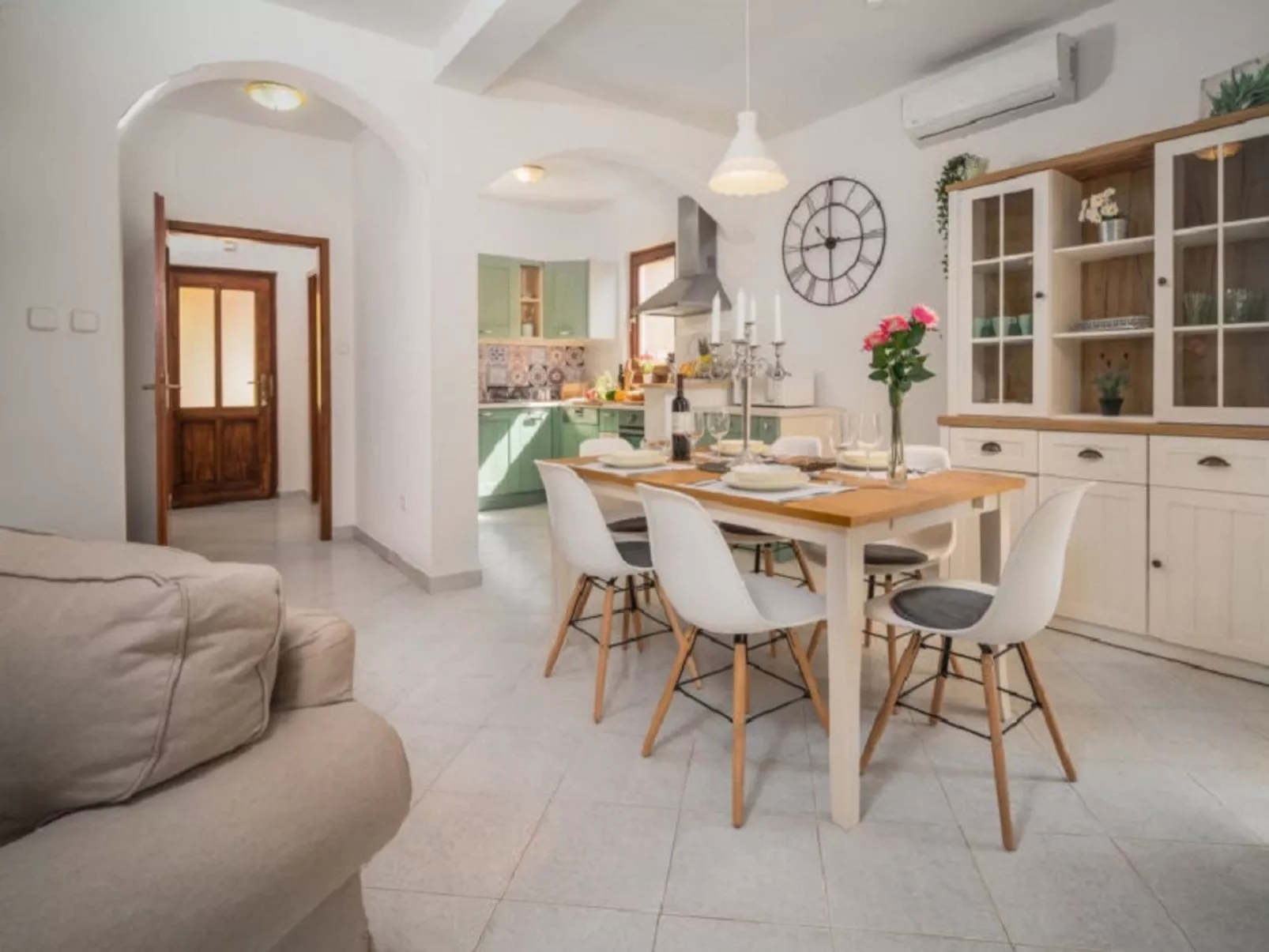 Chiara in Rogivici-Inside