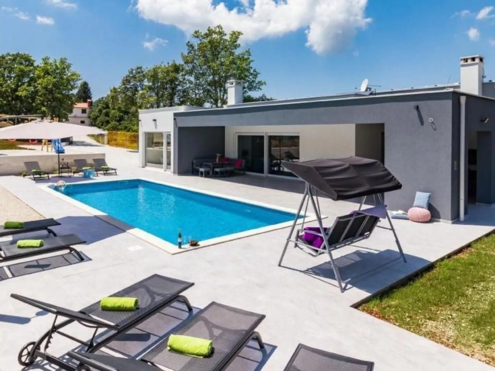 Villa Sanivaro mit beheiztem Pool und Whirlpool