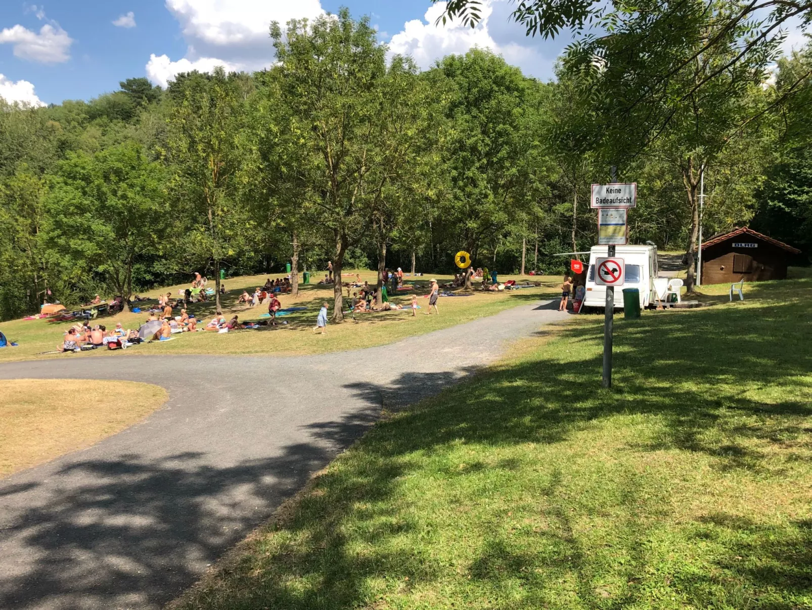 Familienfreundliches Haus mit großer Terrasse-Outside