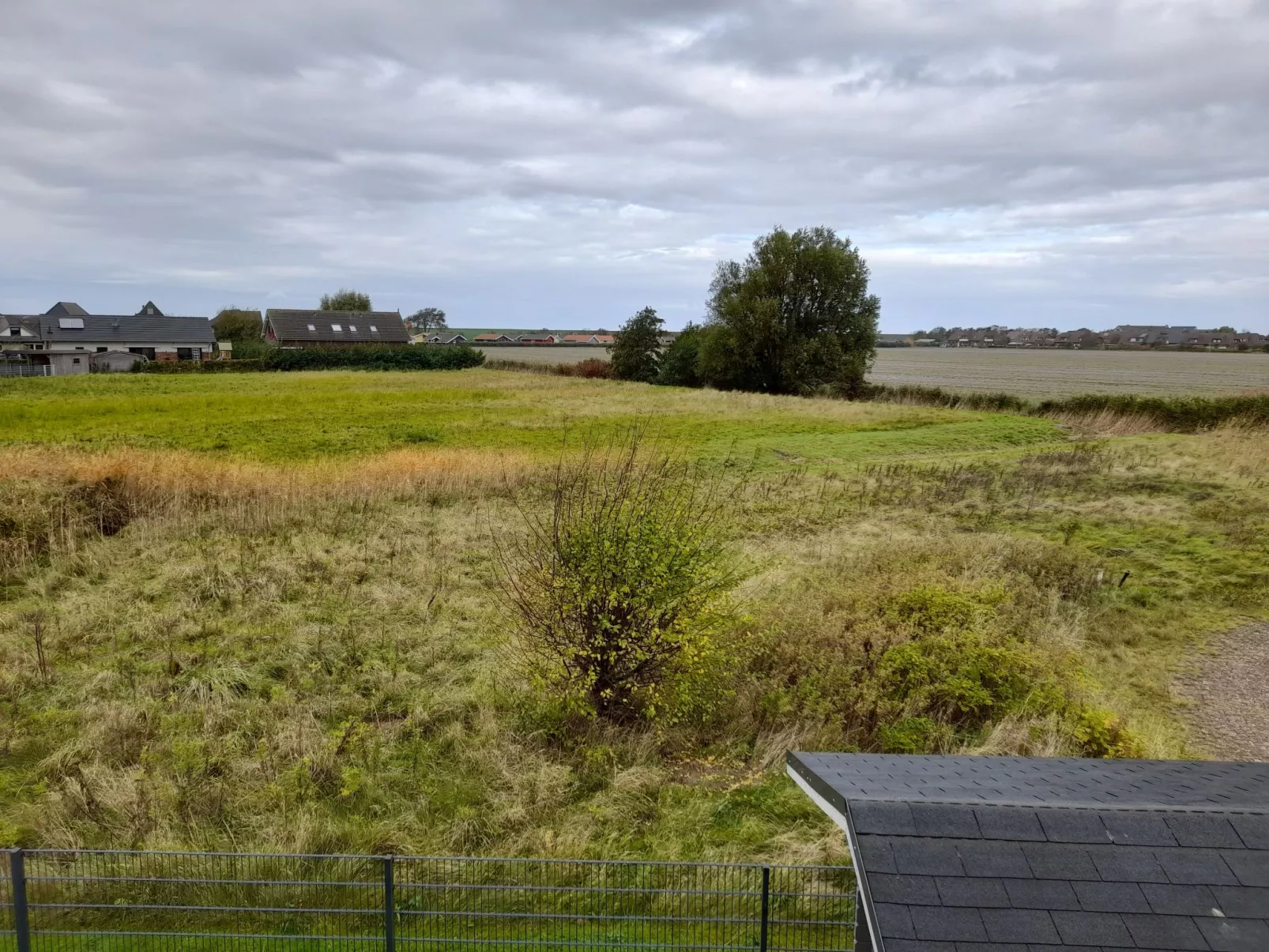 Moderne Ferienwohnung mit Balkon in Strandnähe-Draußen