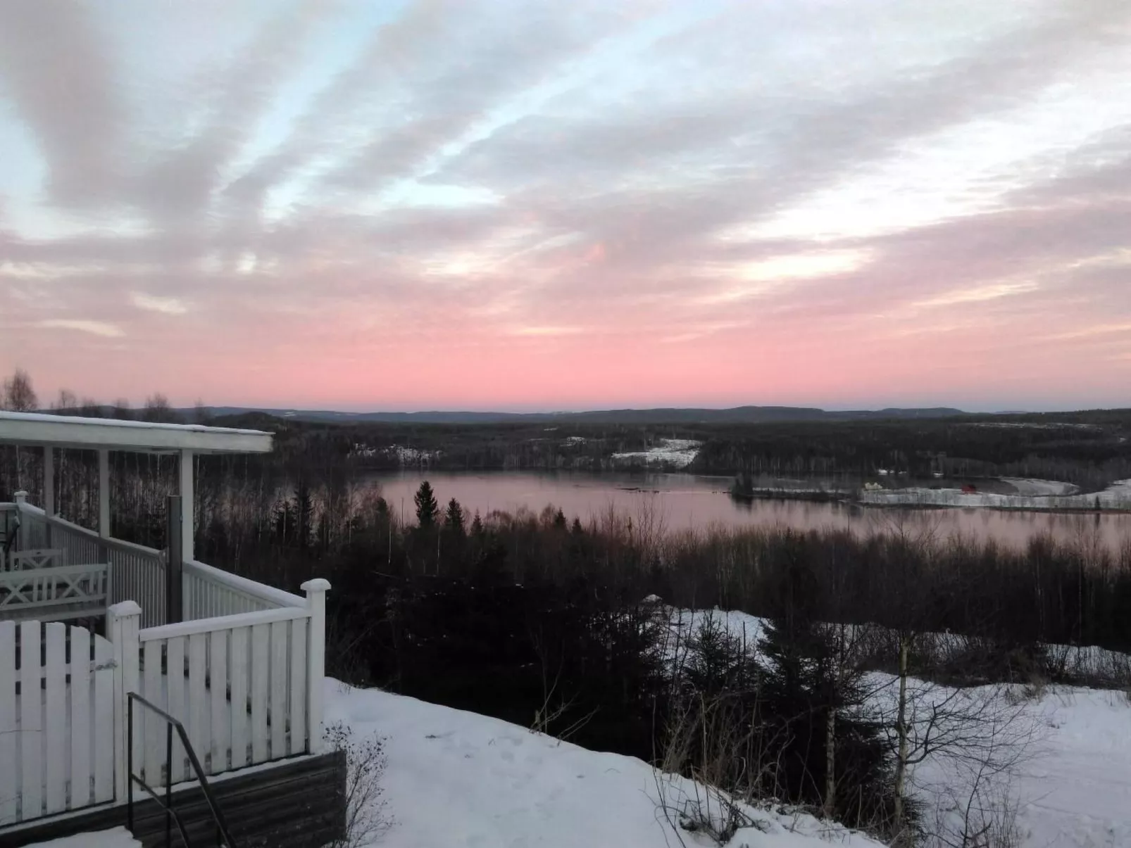 Tolles Ferienhaus in Sunne mit Großer Terrasse-Draußen