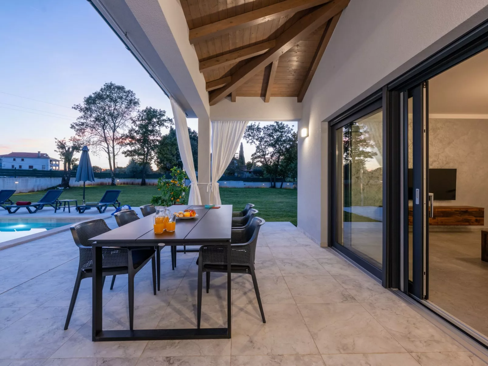 Moderne Villa bei Barban-Outside