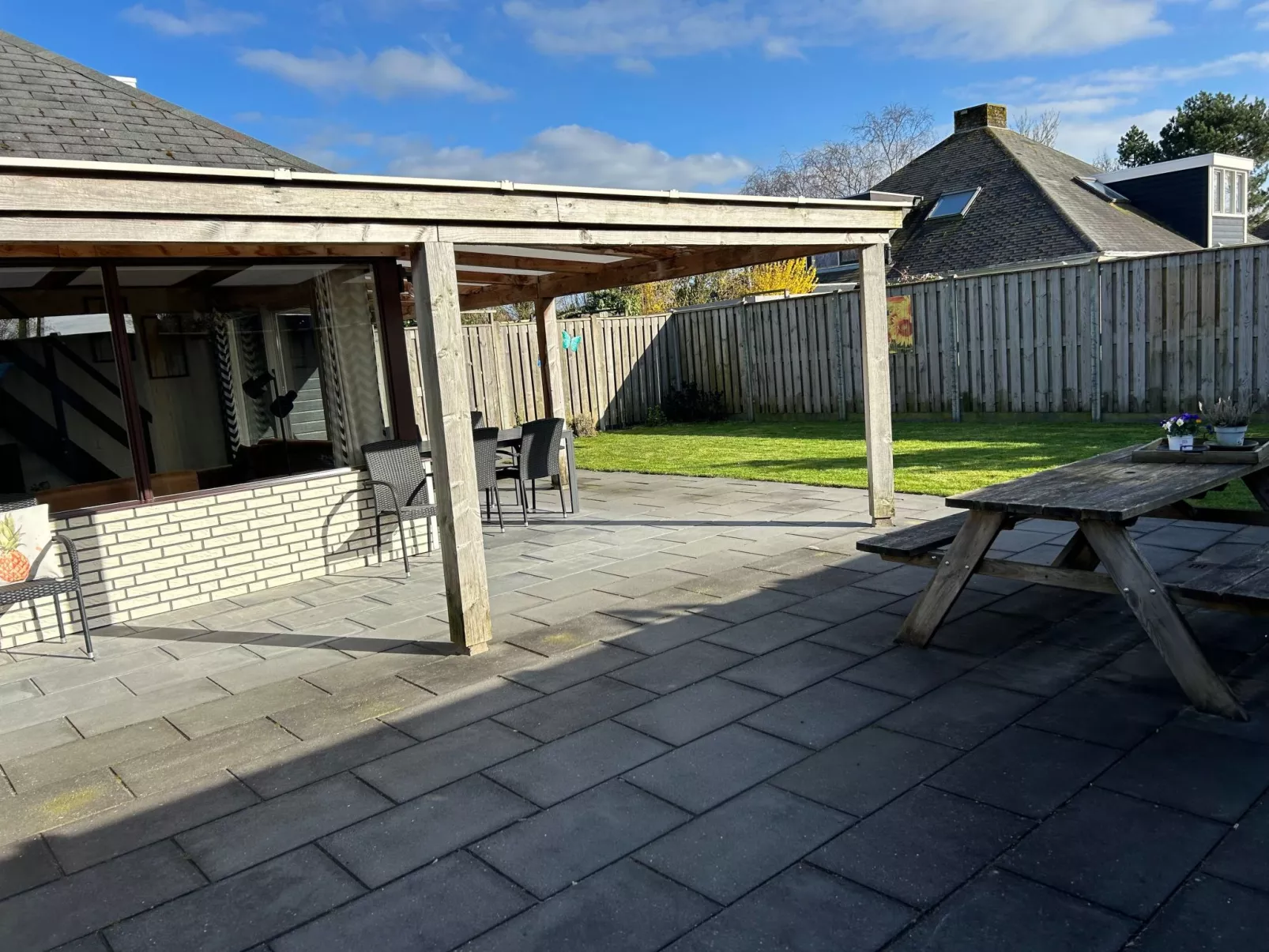 Gemütliche Hütte-Outside