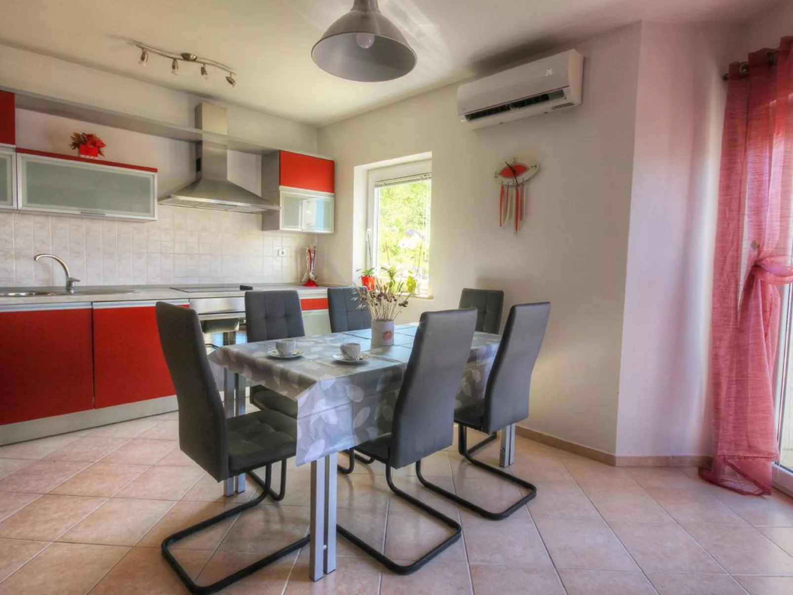 Gesamte Wohnung mit Terrasse und Meerblick