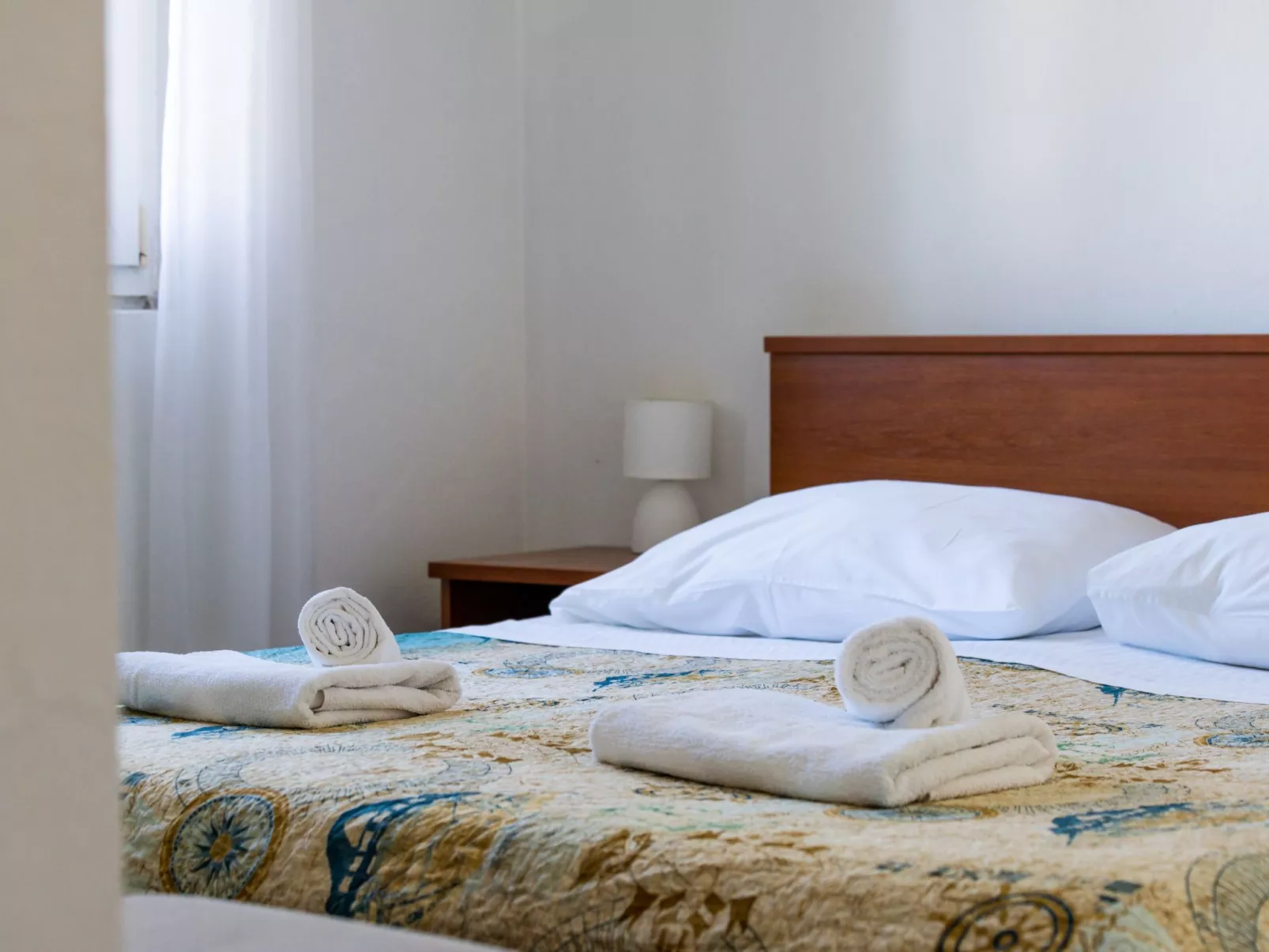 "Lenko 1" mit Blick auf das Wasser-Dedans