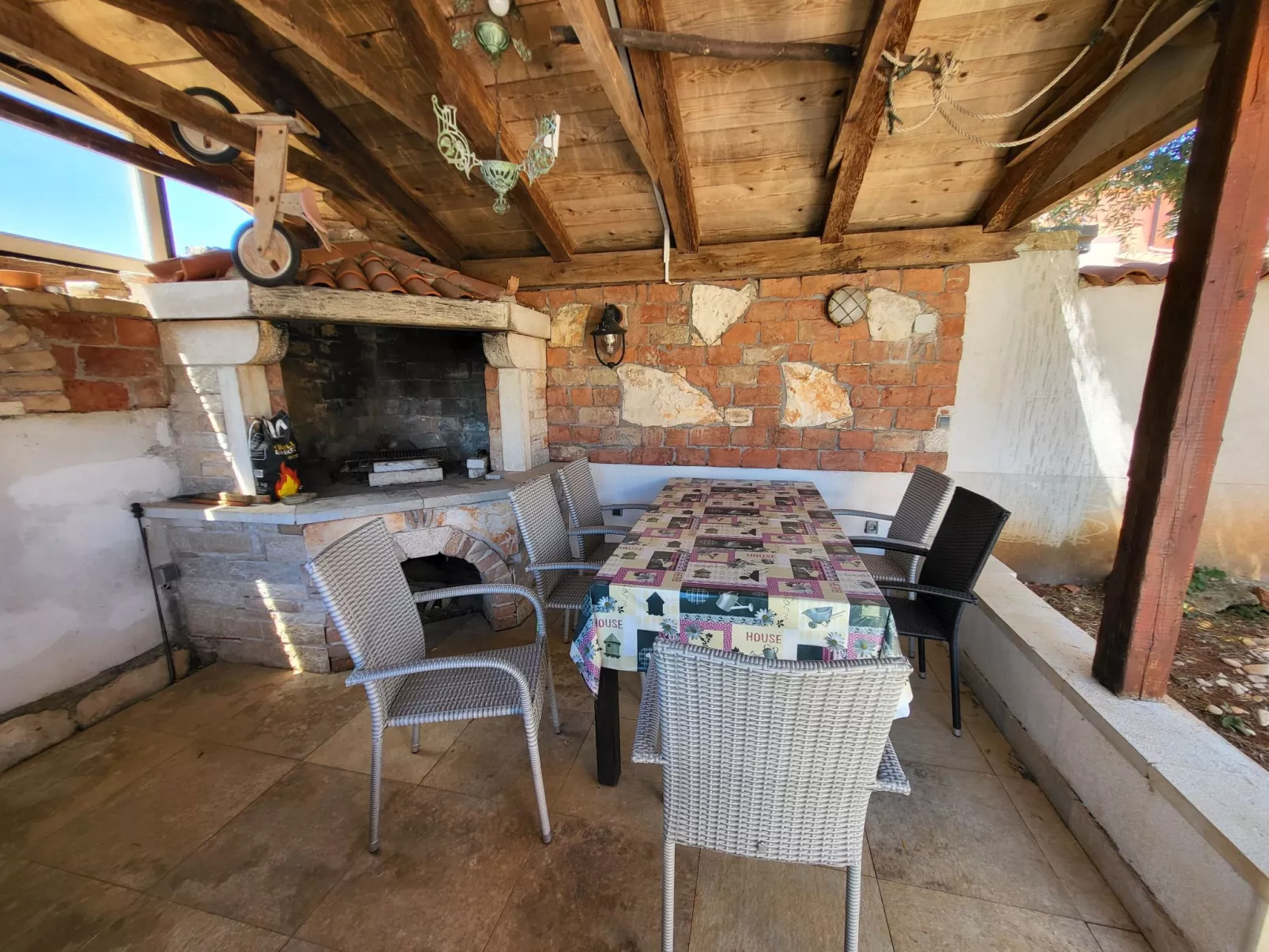 Haus mit Pool-Outside