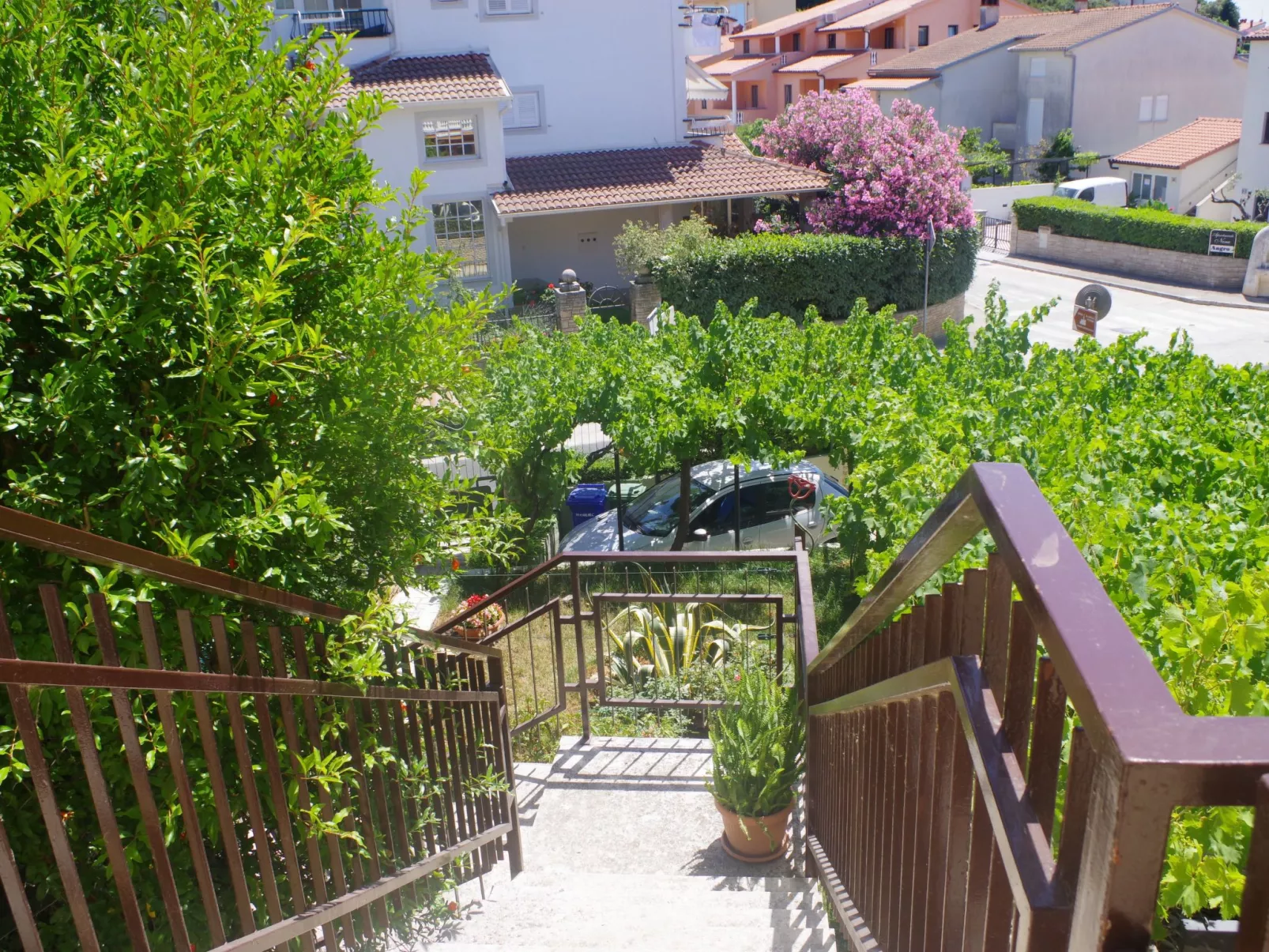 Schönes Apartment in Pješčana Uvala, Strand in der Nähe-Dehors