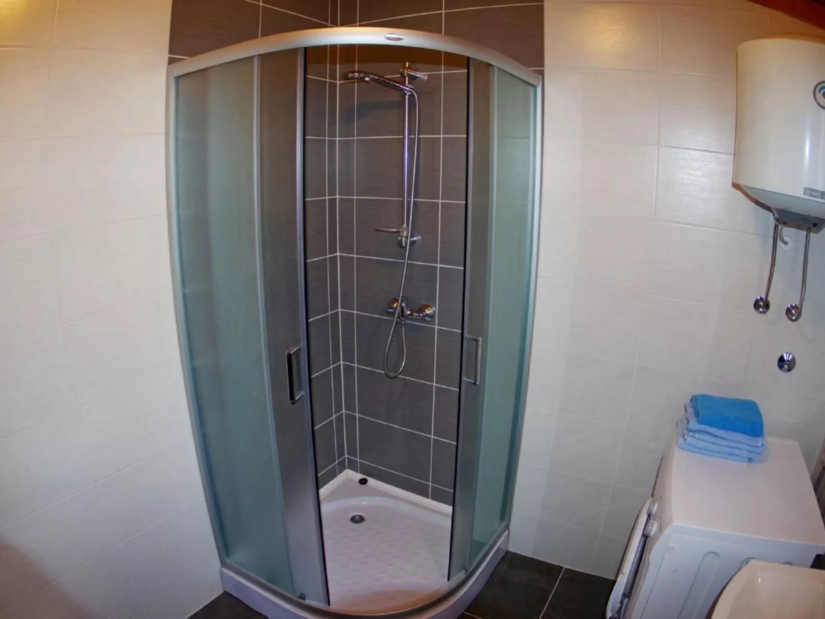 Mit privatem Schwimmbad-Dedans