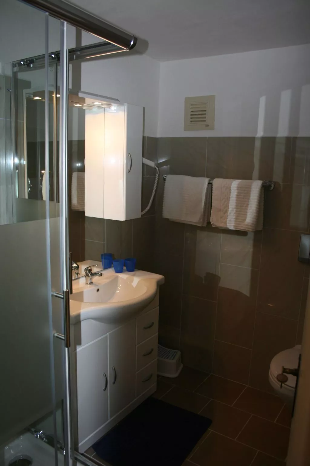 Komplett renovierte, helle Ferienwohnung