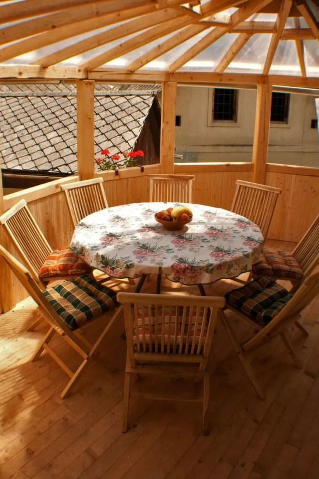 Wohnung im Erdgeschoss - sechs Personen und eine Terrasse