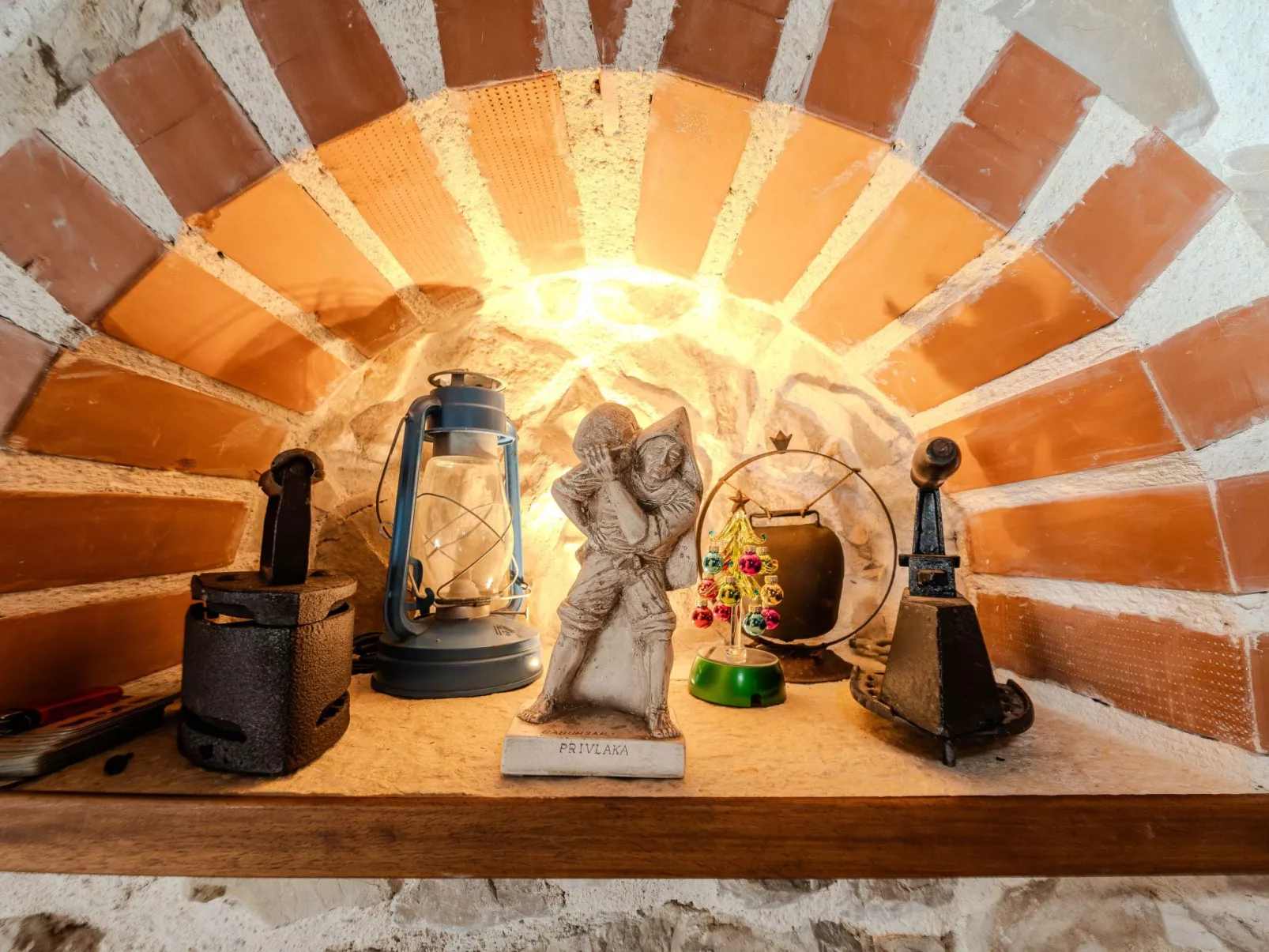 Heritage Stone House -T.A Leut Agency-Drinnen