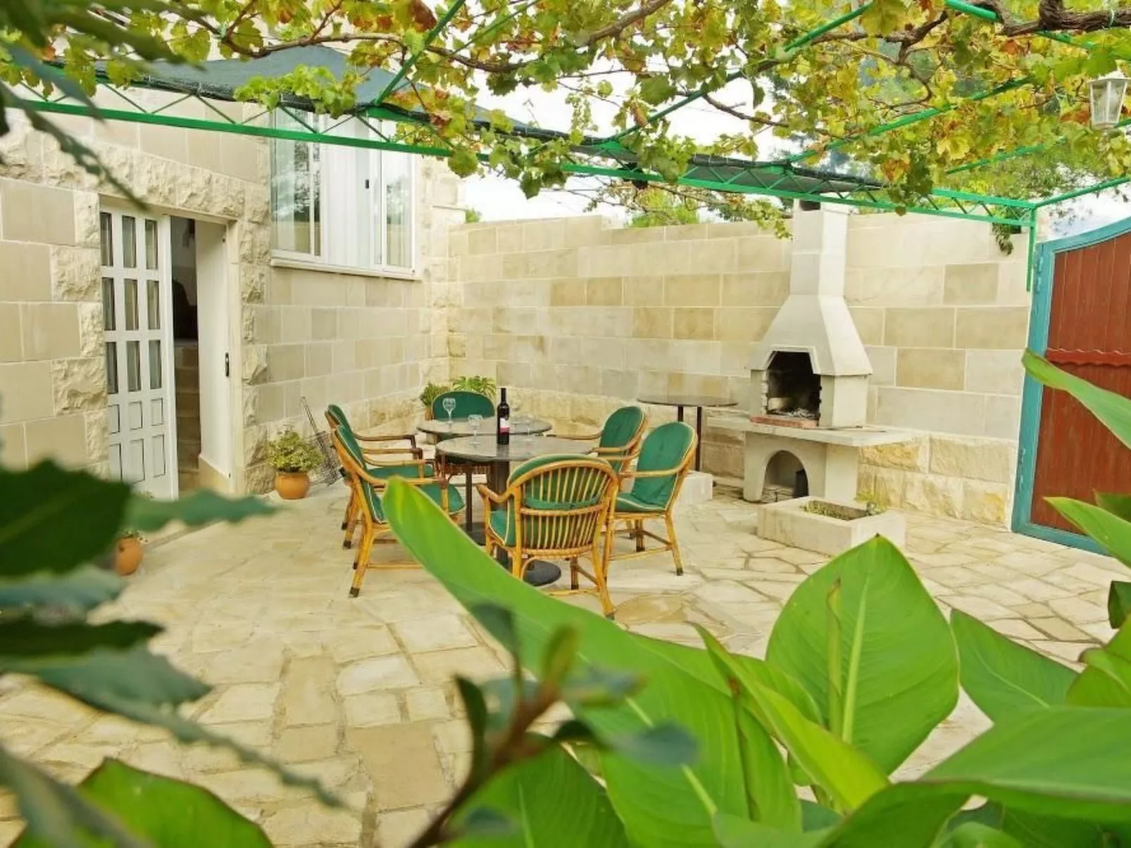 Unabhaengige Ferienwohnung in Sumartin mit Grill-Outside