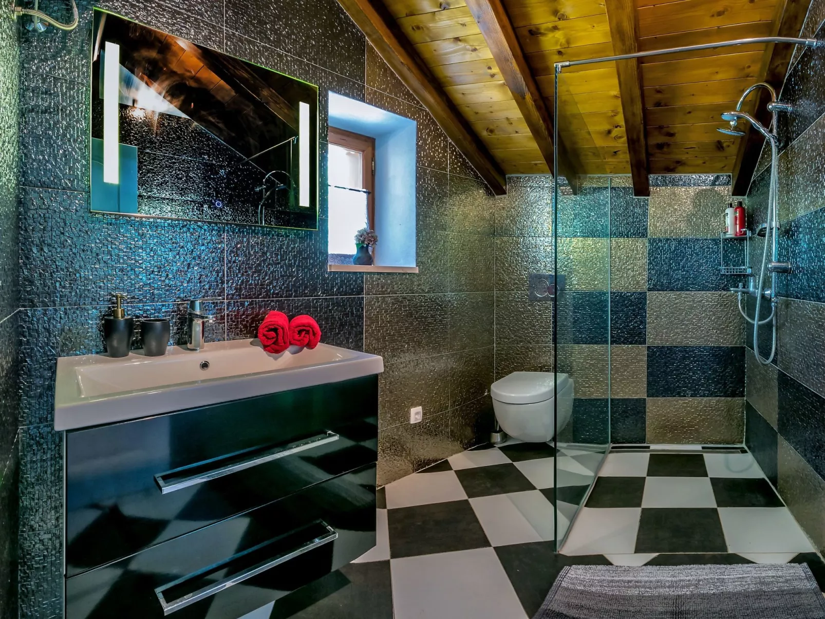 Hidden Heaven Private Resort - Beheizter Pool-Drinnen