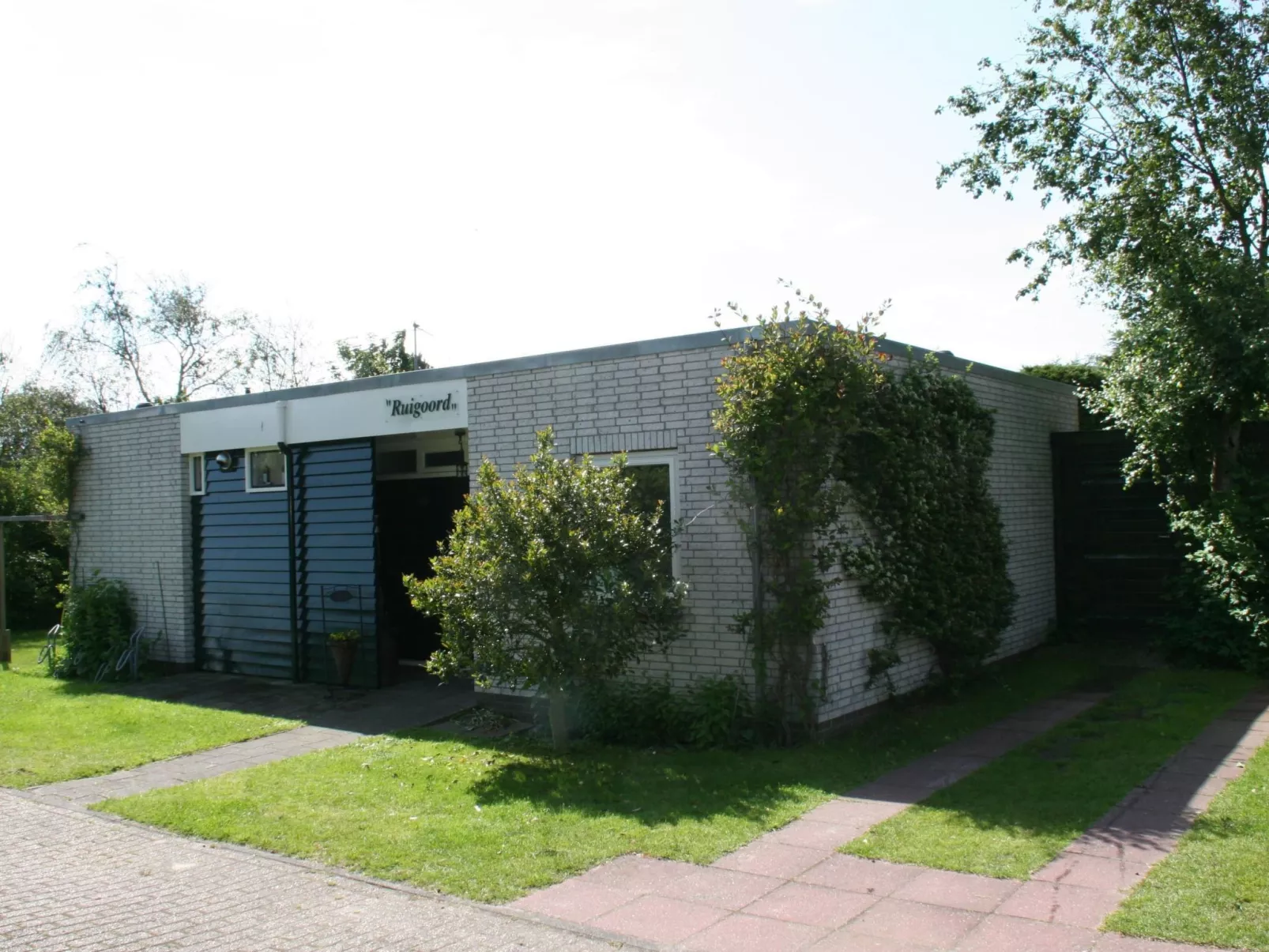 In Den Burg mit Möblierter Terrasse