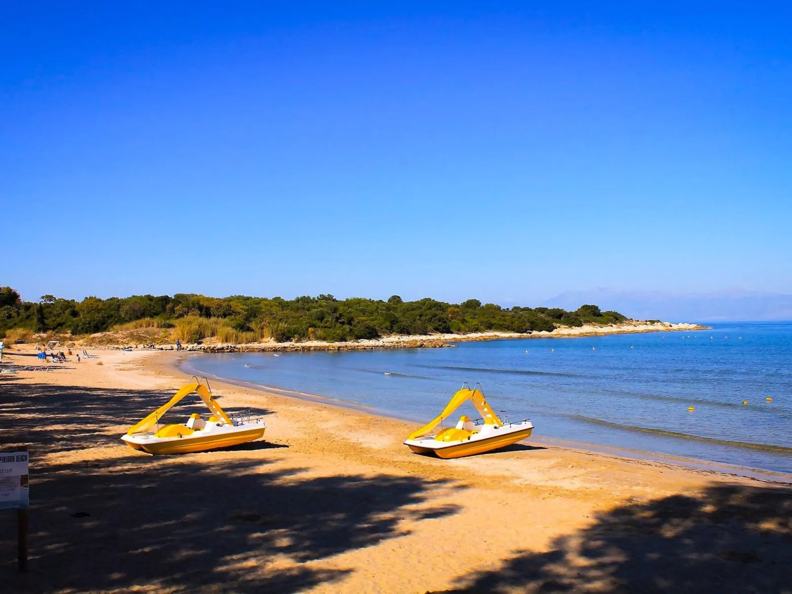 Geräumige Wohnung mit zwei Schlafzimmern in der Nähe des Sandstrandes