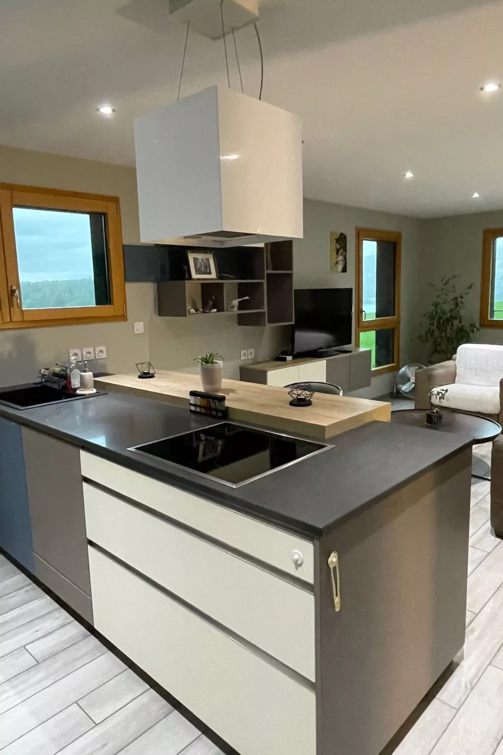 Das ruhige Les Grangettes mit Seeblick