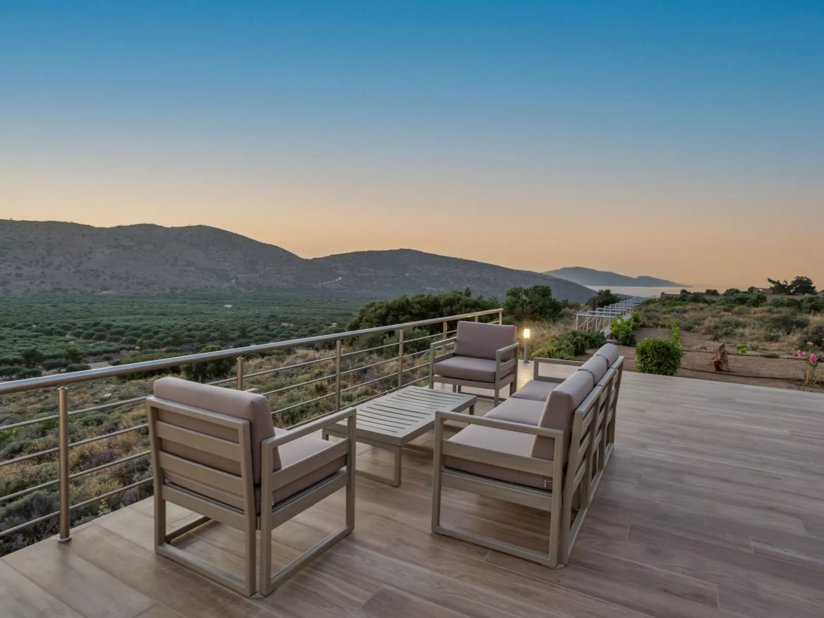 Villa mit Grillplatz und privatem beheiztem Pool-Dehors