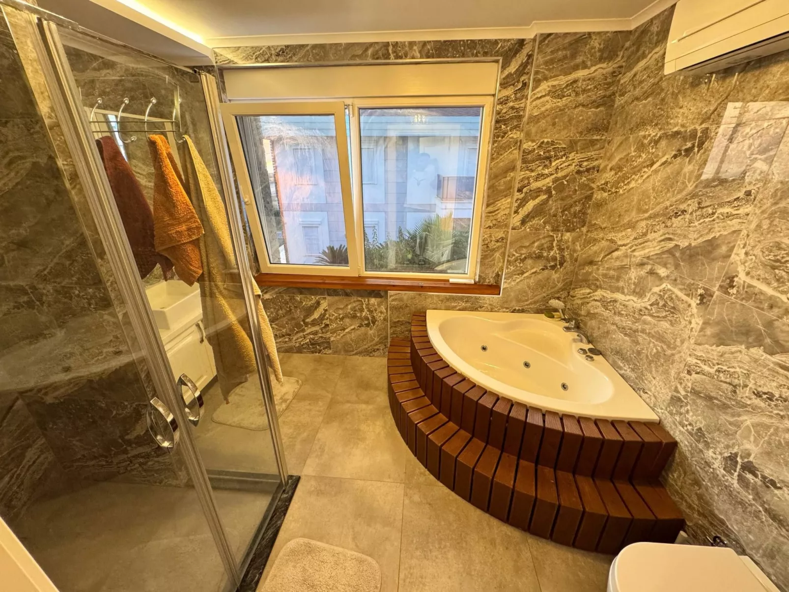 Genießen Sie Ihre sonnige Reise mit "NarVilla"-Image-tags.info