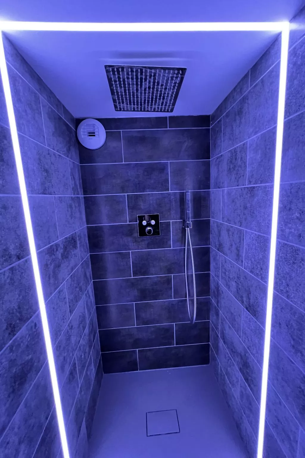 Mit eigenem Pool-Drinnen