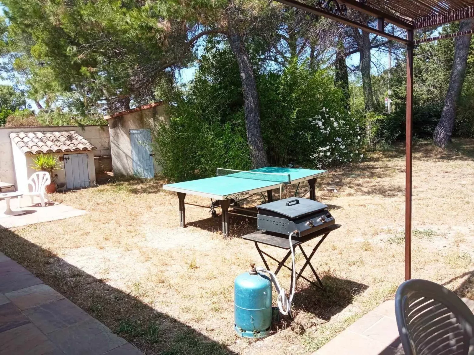 La petite maison sous les pinins-innenpool-Draußen