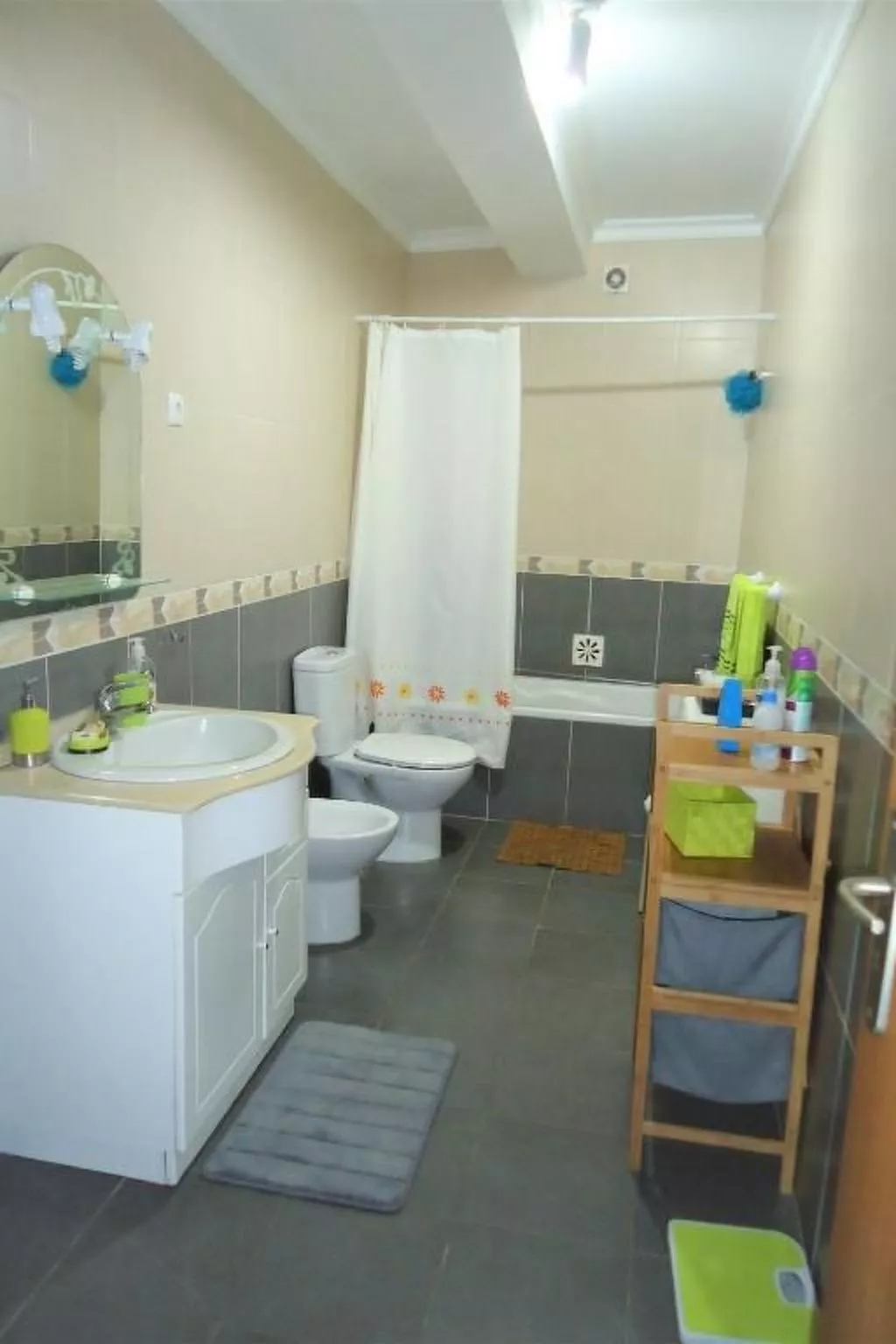 Geräumiges Haus in der Nähe von Angra do Heroismo-Drinnen