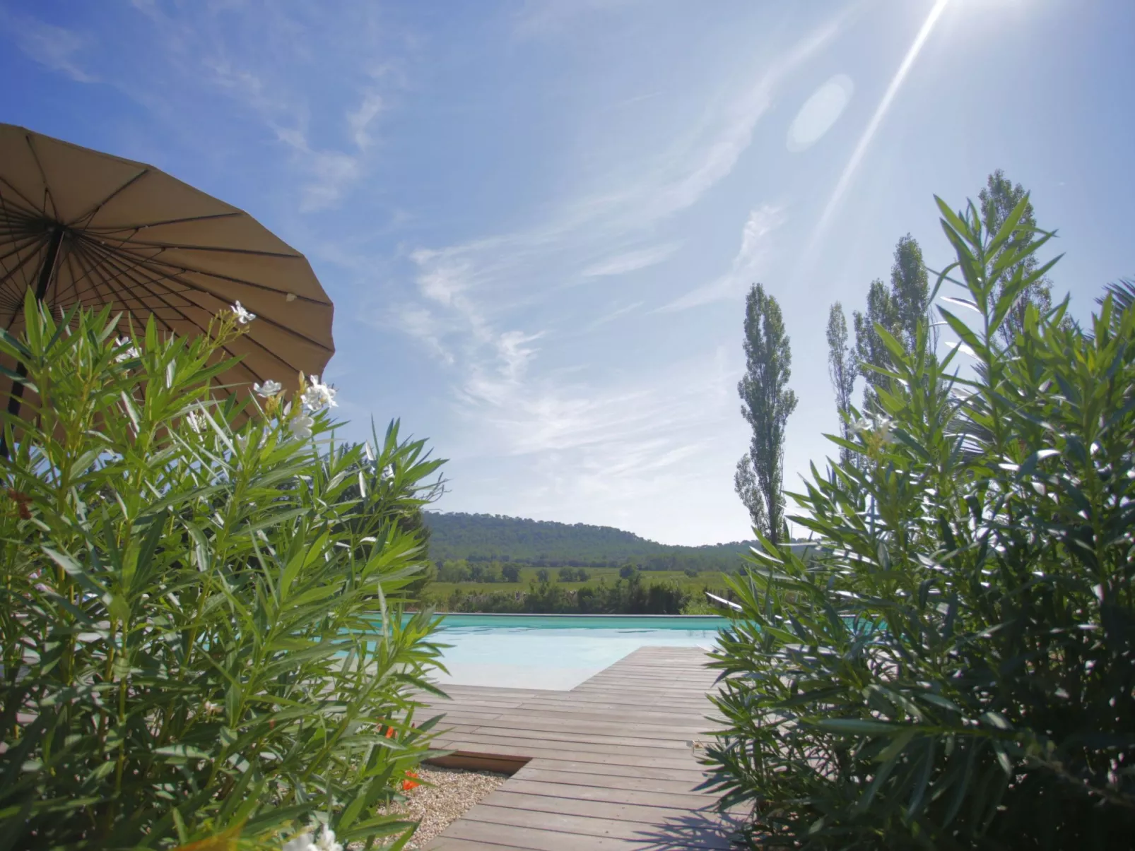 Domäne "Pavillon Mathéo" mit Infinity-Pool