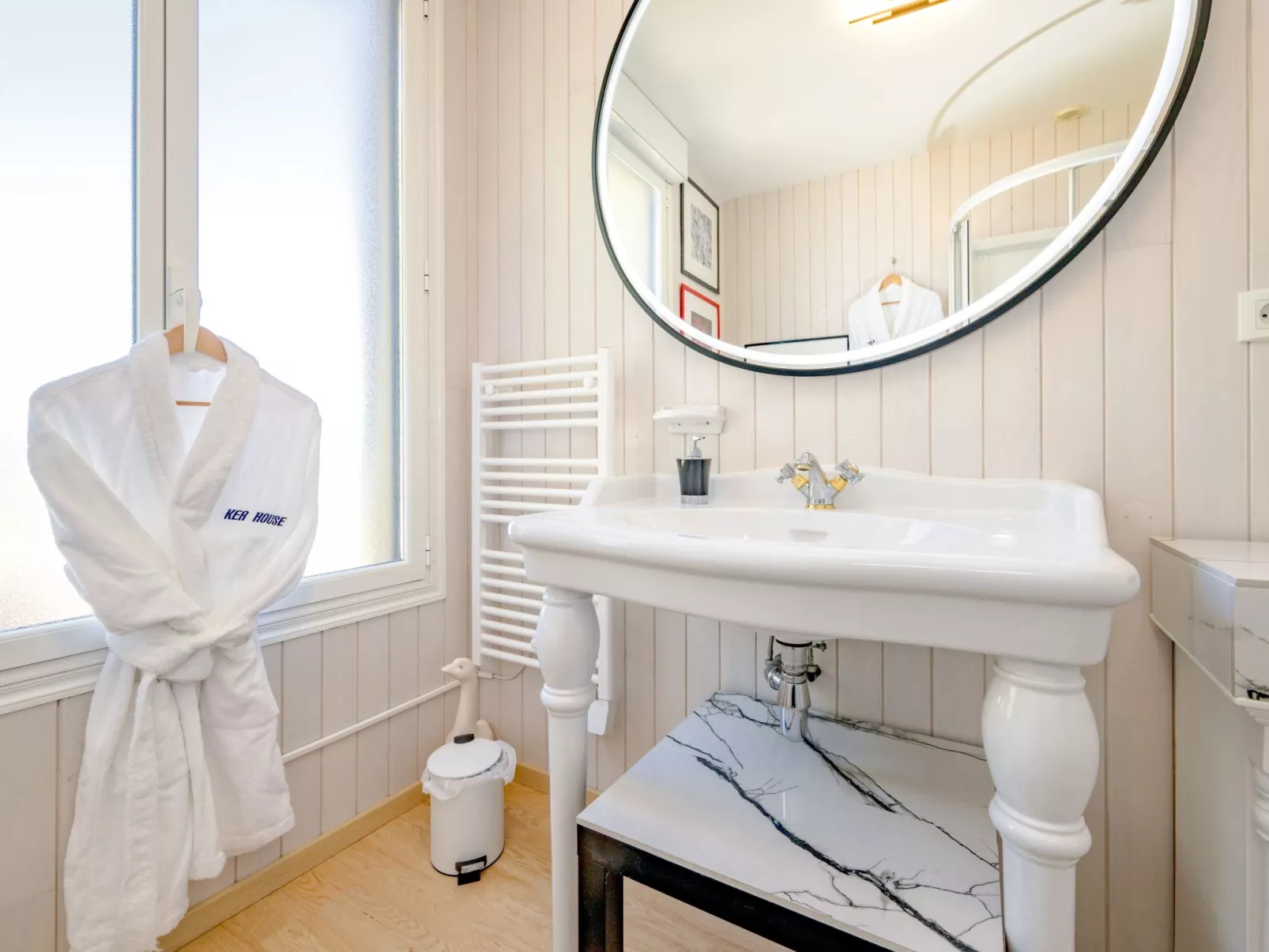 Villa "Ker House" mit Blick auf das Wasser-Inside