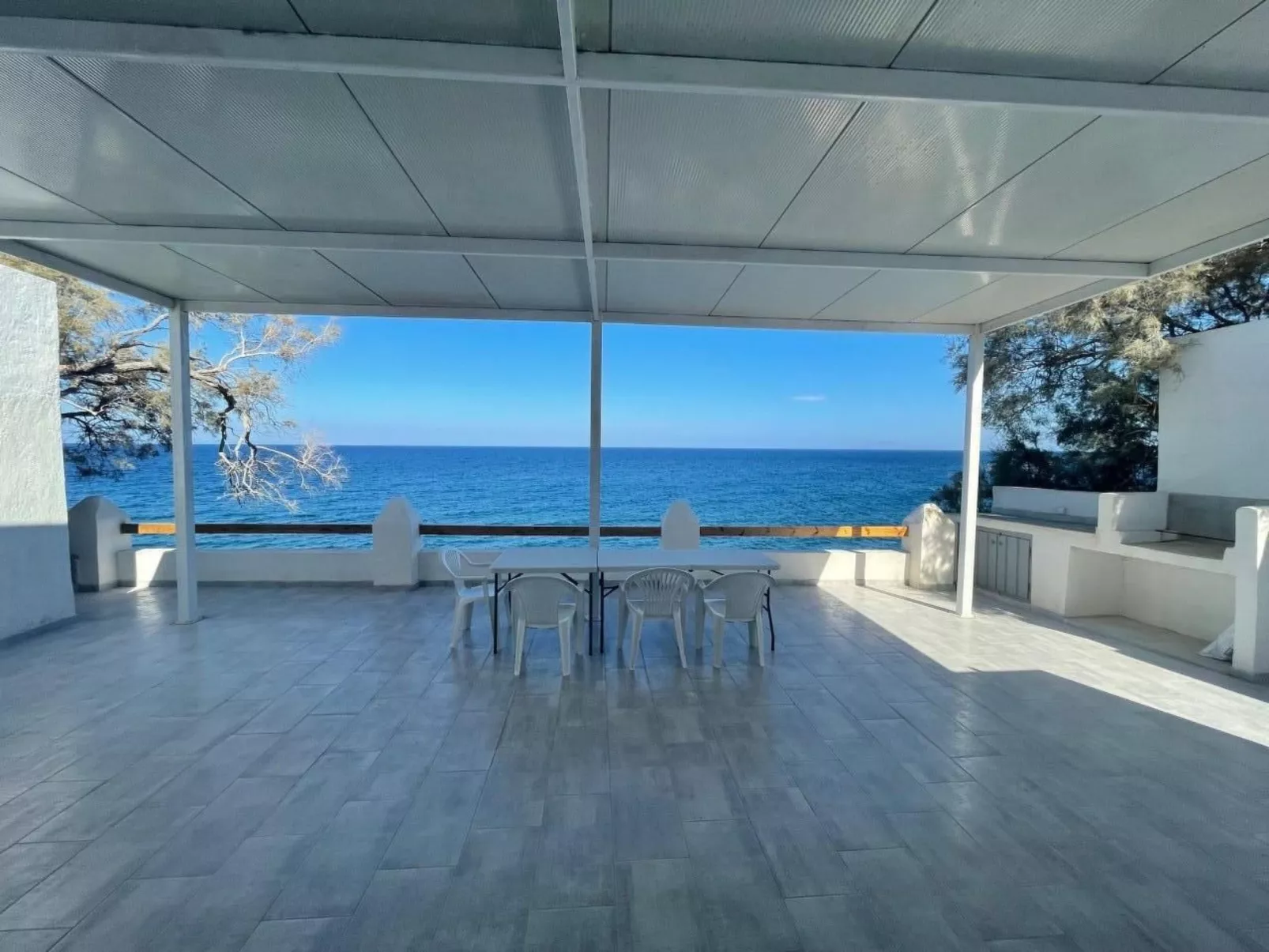 Charmantes Ferienhaus in Ia mit Privater Terrasse-Outside