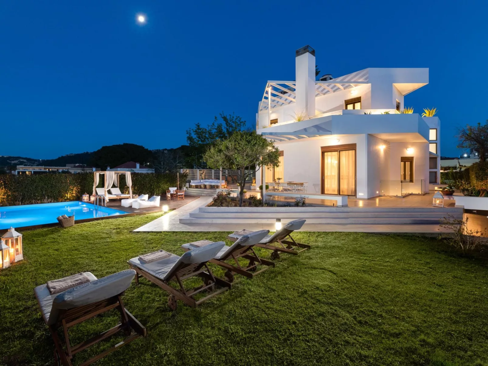 Schöne weiße Ferienvilla Liebe-Dehors