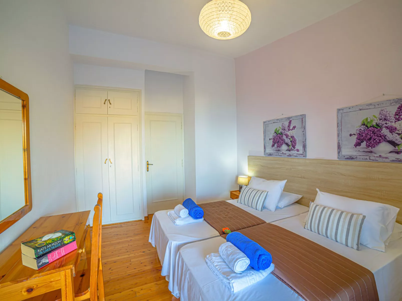 "Zeus" mit Infinity Pool-Drinnen