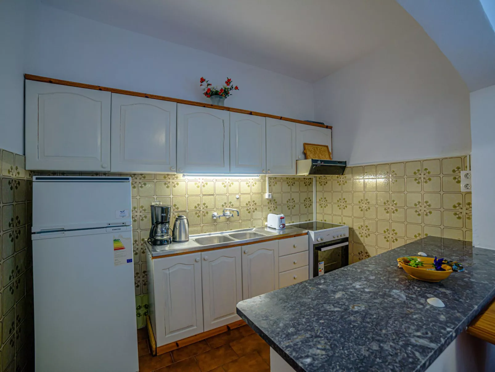 In Nisaki mit Pool-Drinnen