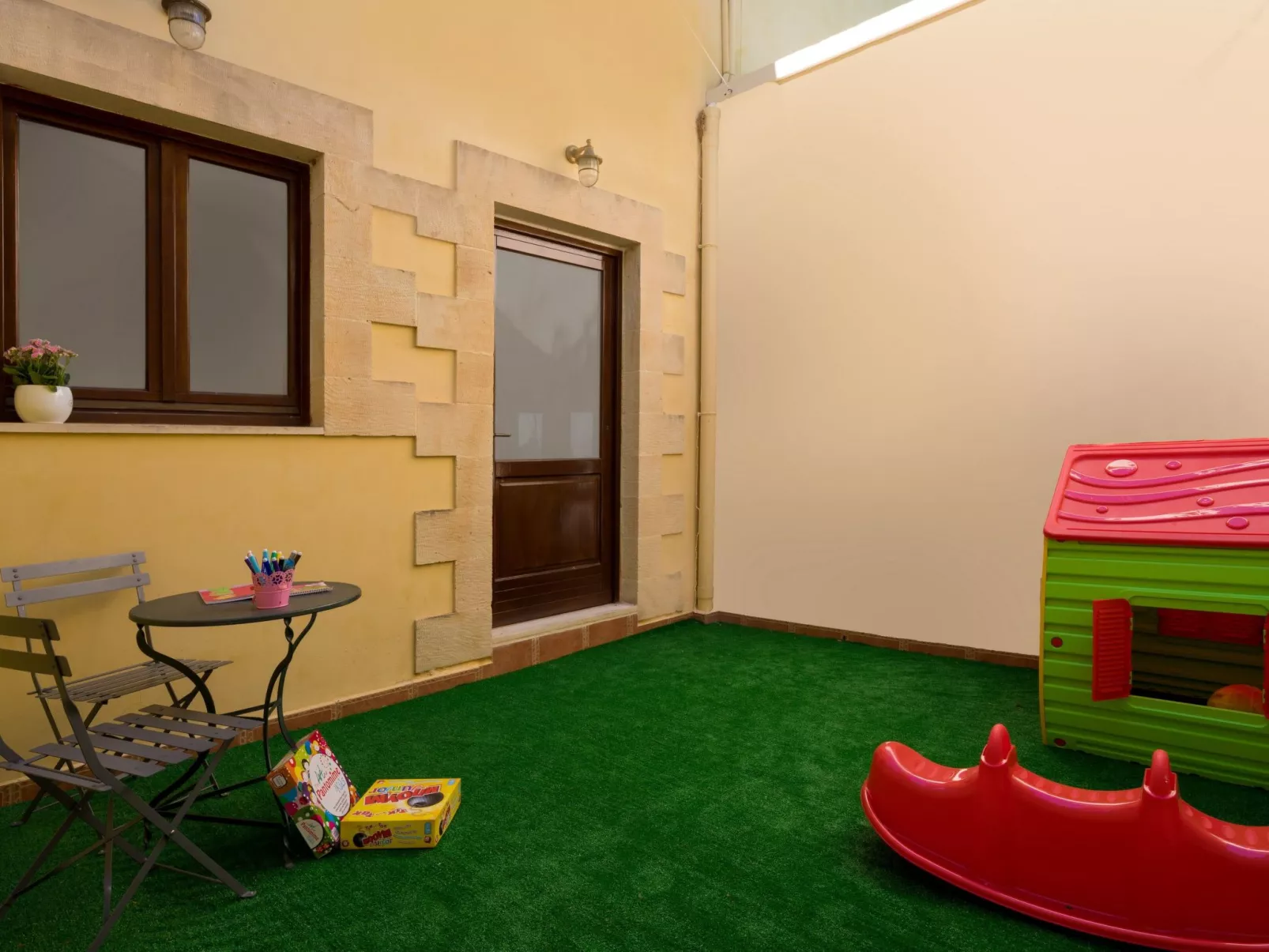 "Villa Erontas" mit Blick auf das Wasser-Outside