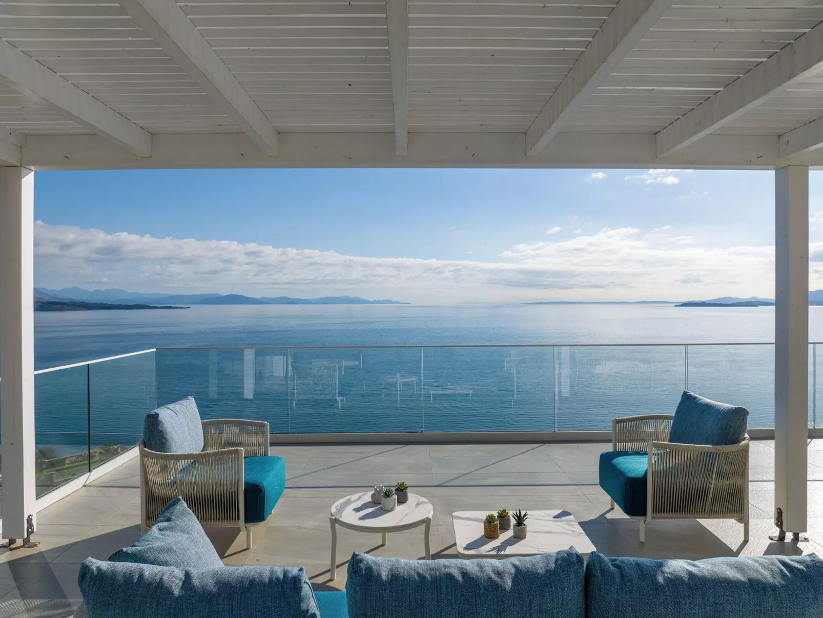 Luxuriöses Apartment mit zwei Schlafzimmern und Meerblick