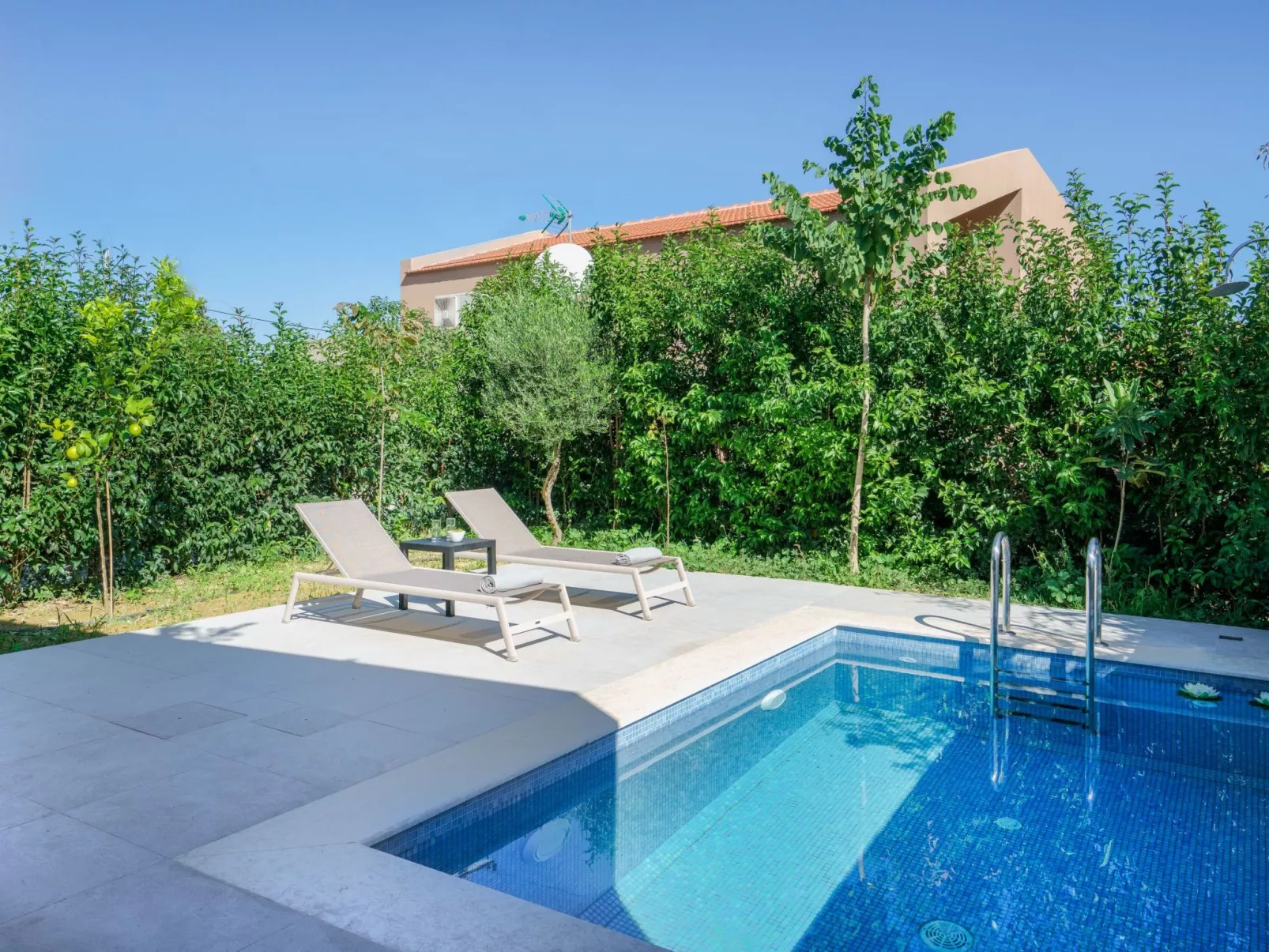 Villa Anthos - Luxuriöse 1-BDR Villa, ''Beheizter'' Pool