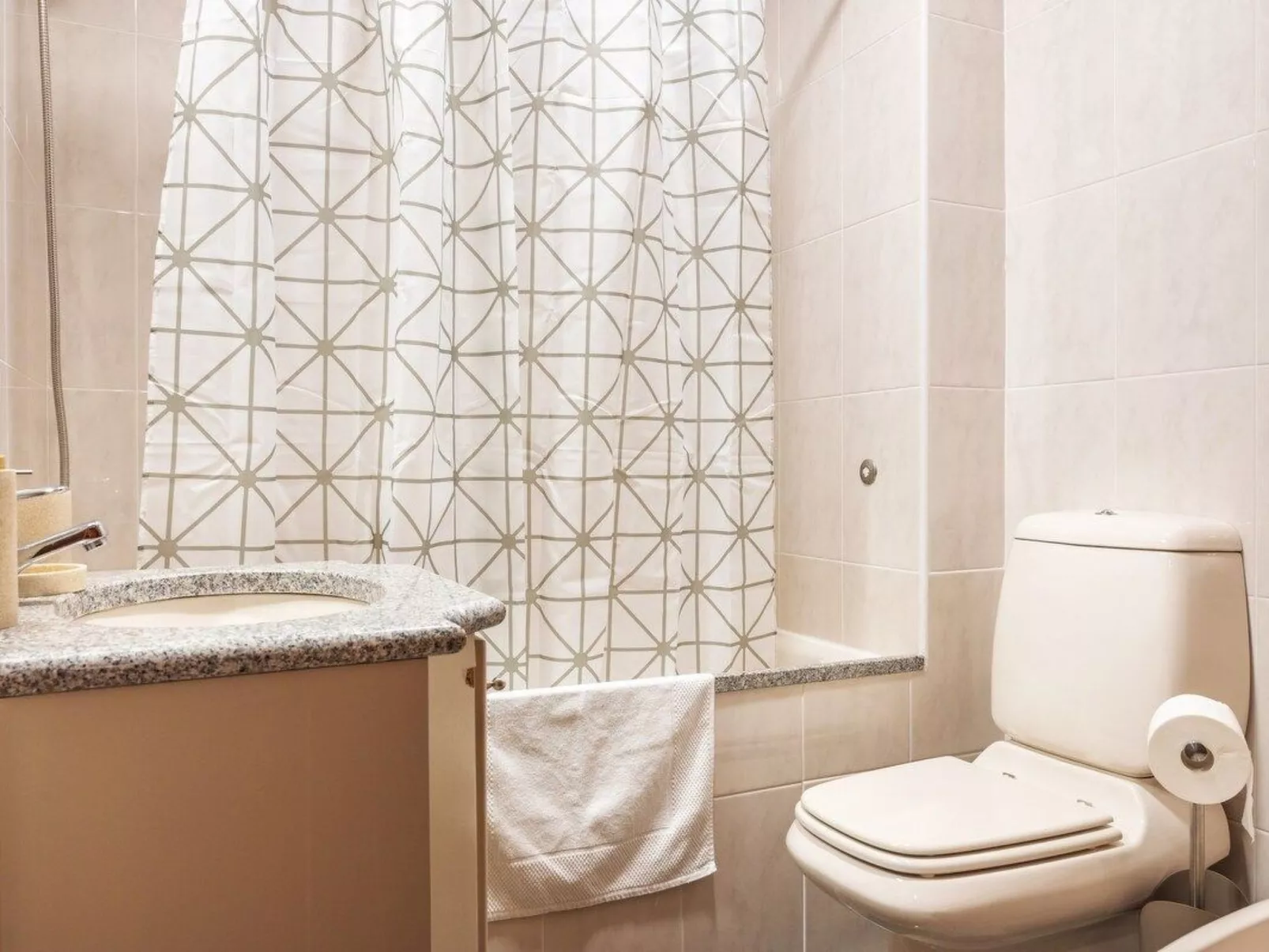 Meerblick First Line mit 2 Pools 5-Drinnen