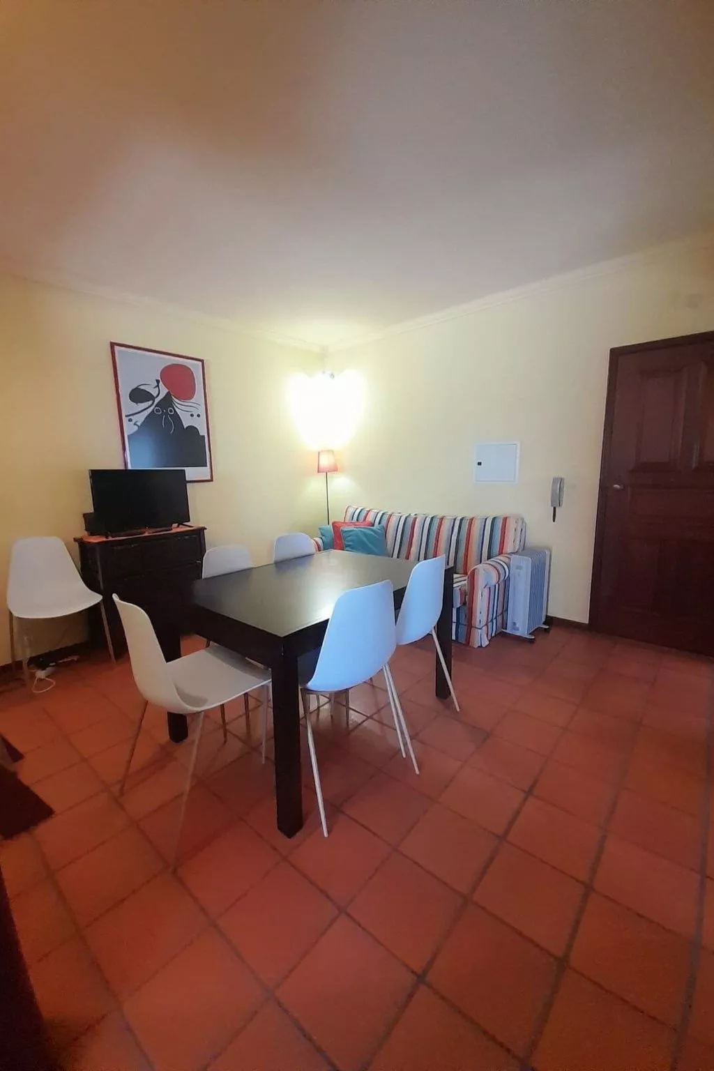 Zärtliche Momente in dieser gemütlichen Wohnung-Drinnen