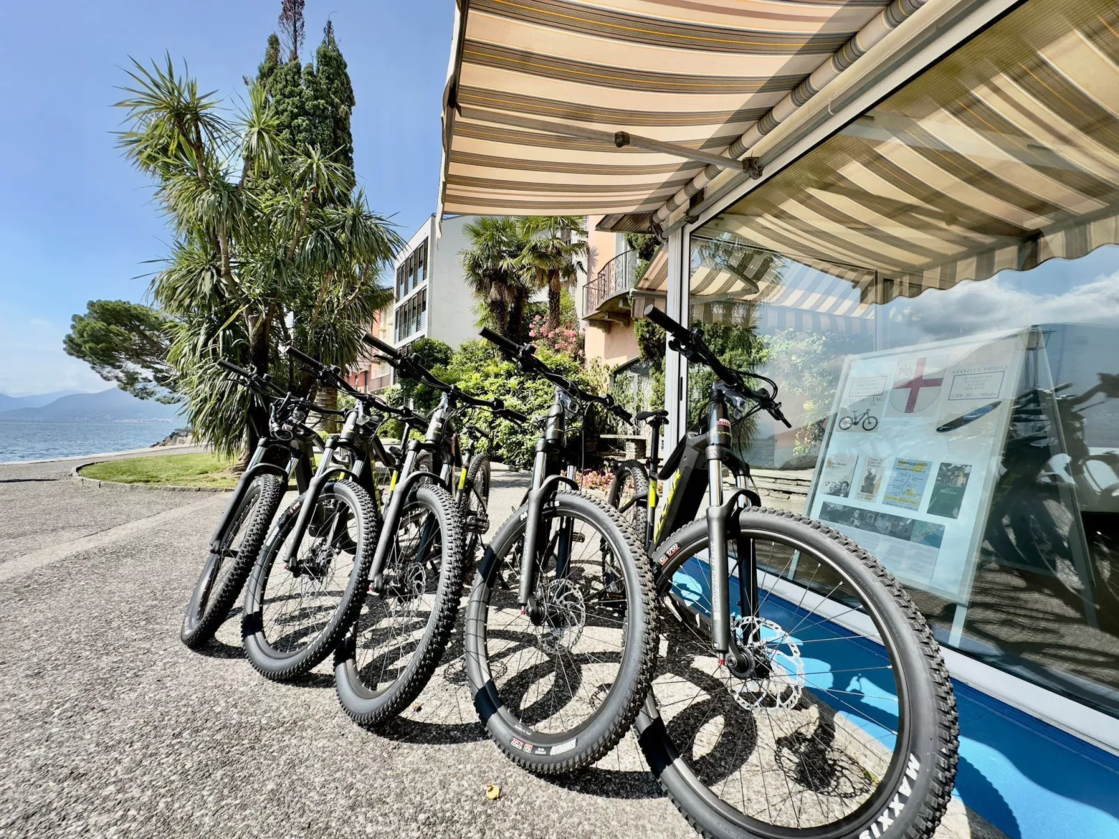 "Palazzo Branca" mit Blick auf den See.