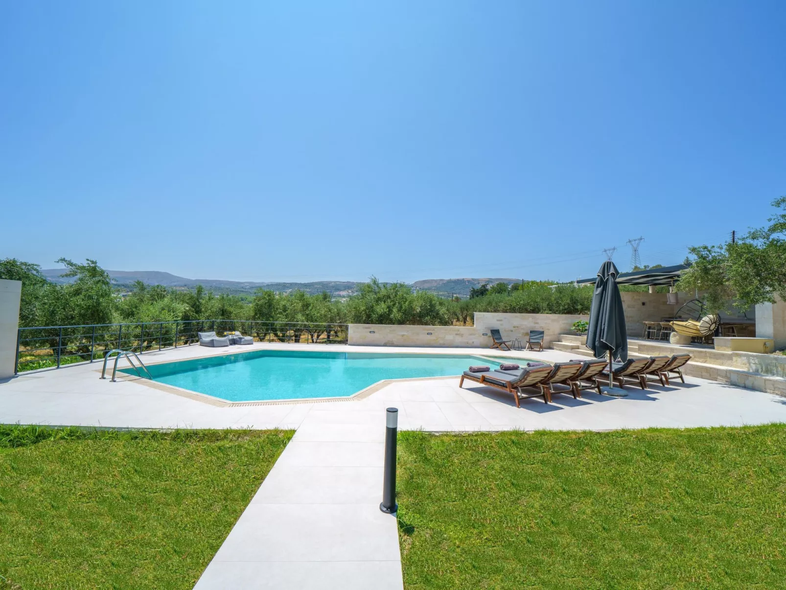 Großes Ferienhaus in Arkadi mit Großer Terrasse-Outside