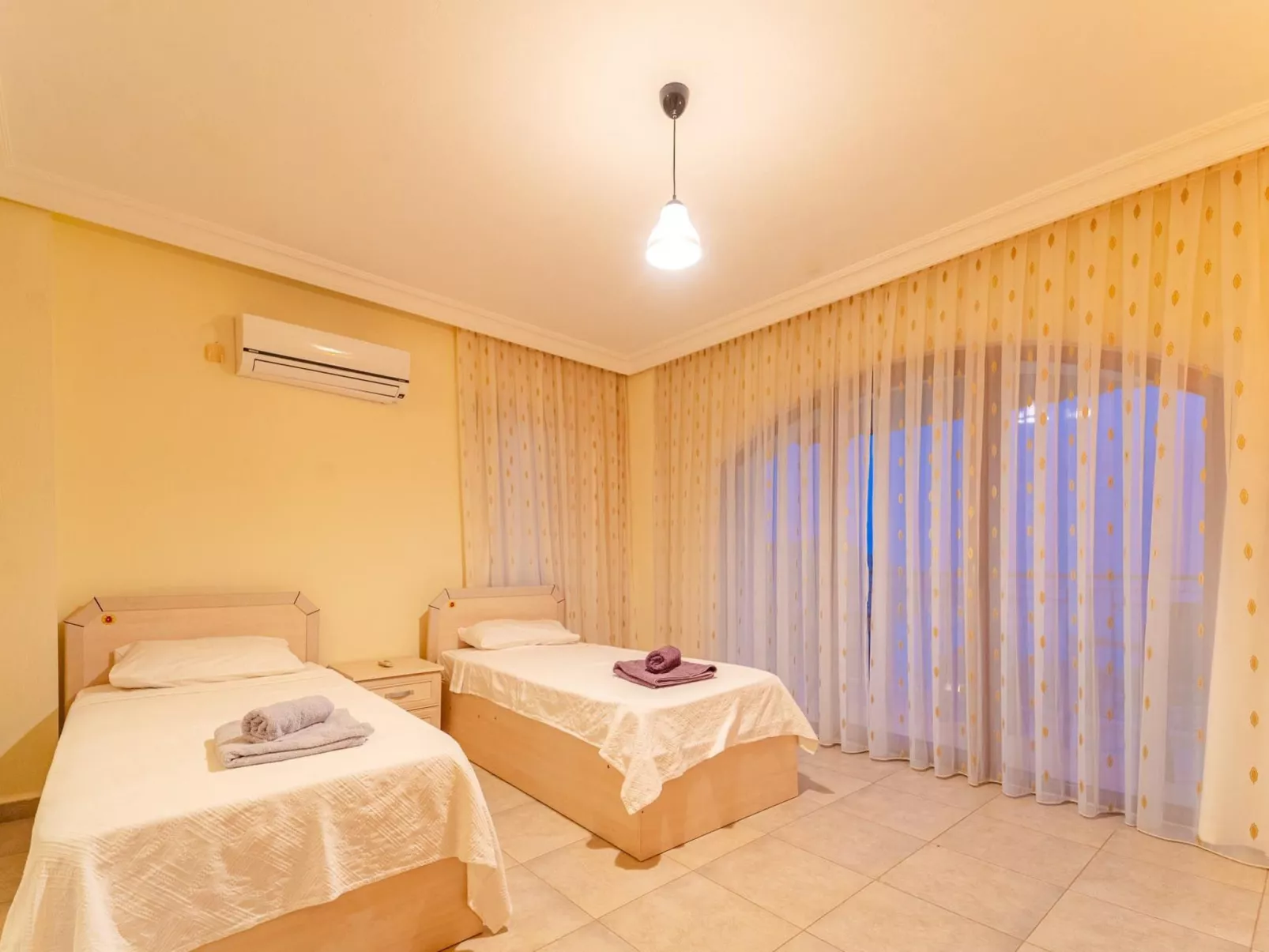 Villa aus Naturstein für 8 im Zentrum von Kalkan