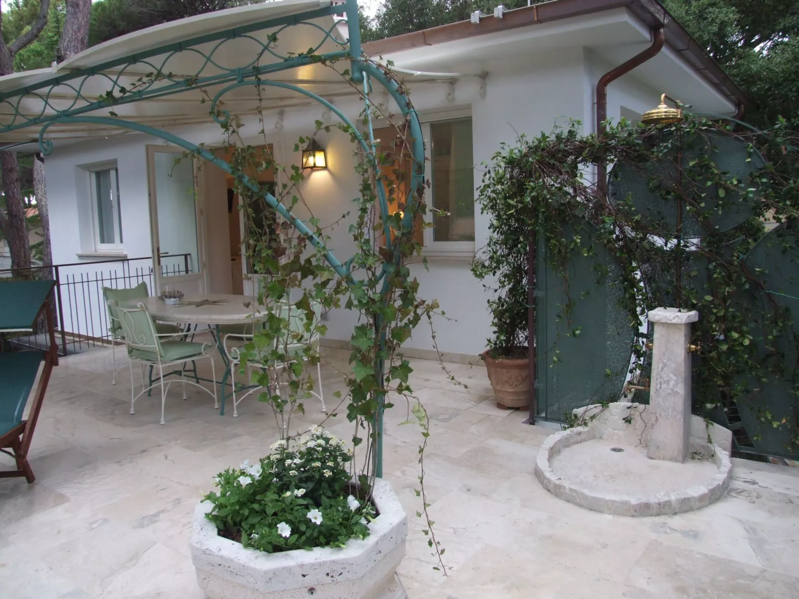 Kenza von Holiday World-Outside