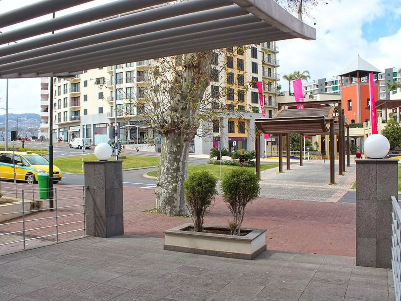 Modernes Terrassenapartment am Meer-Outside