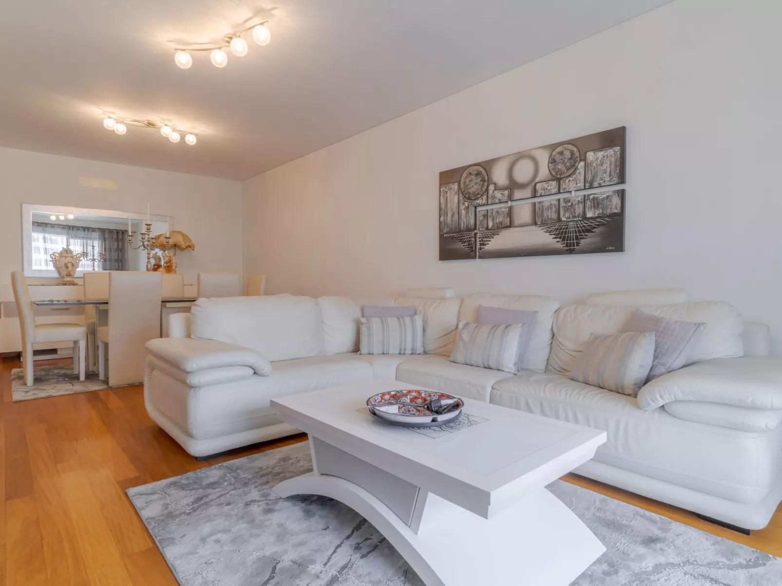 Mit gemeinschaftlichem Pool