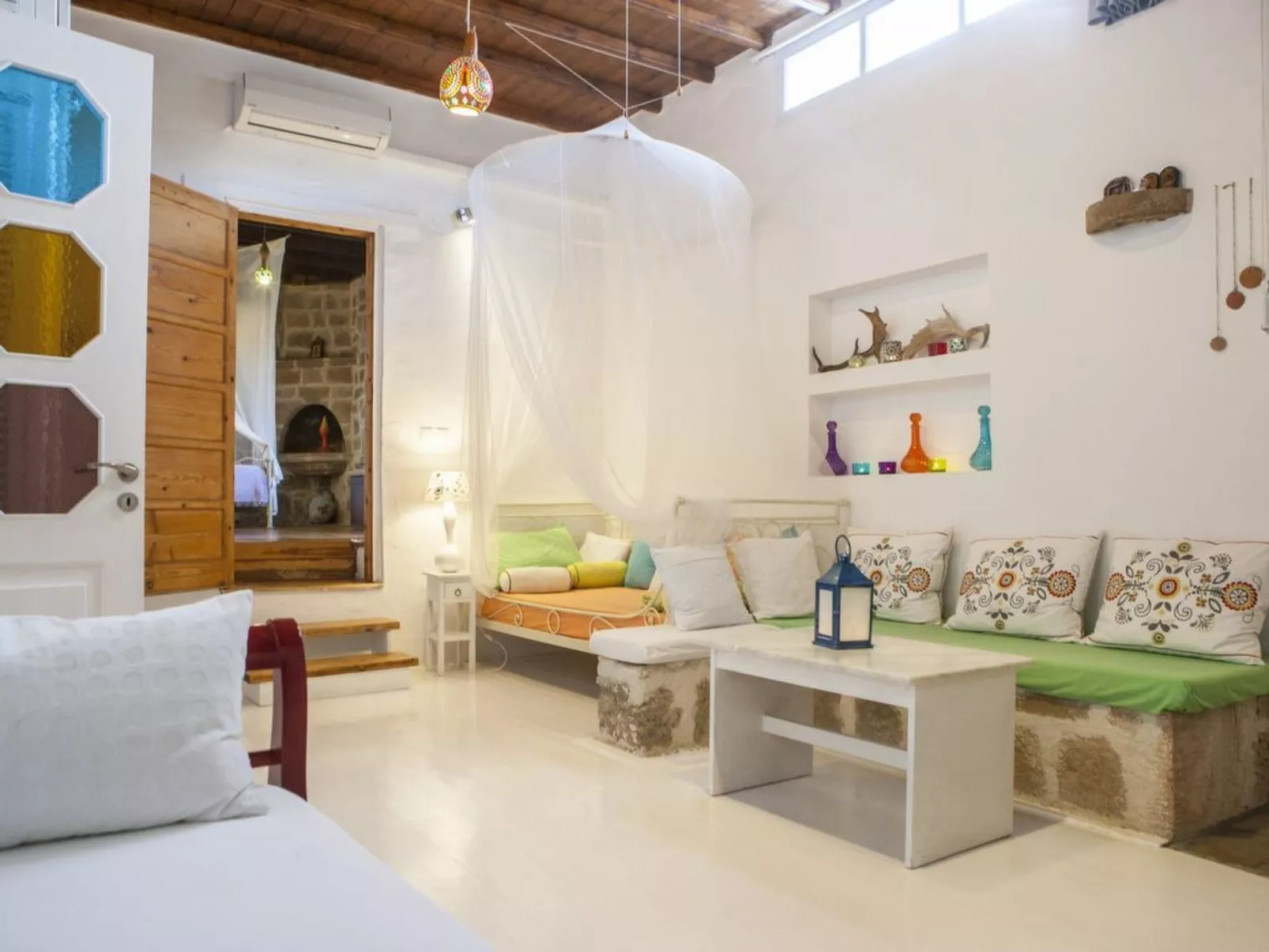 Hütte mit eigenem Garten und Grill-Dedans