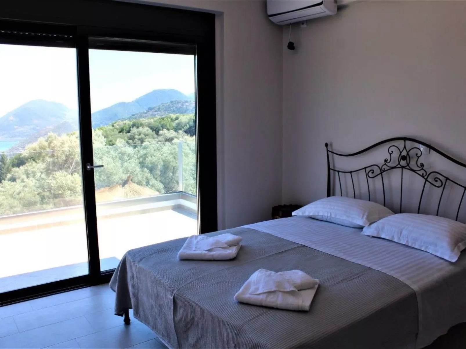 Ferienvilla "Maura" mit Infinity-Pool-Dedans