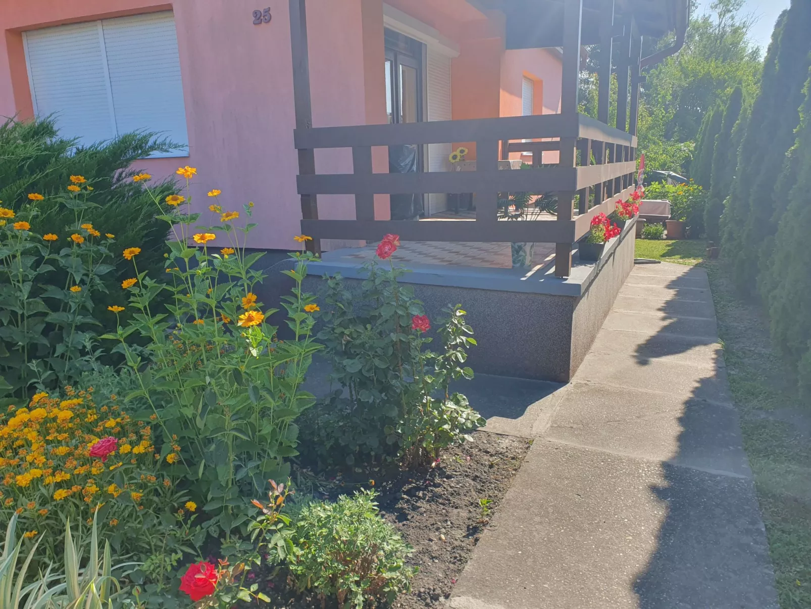 Mit Blick auf das Wasser-Outside