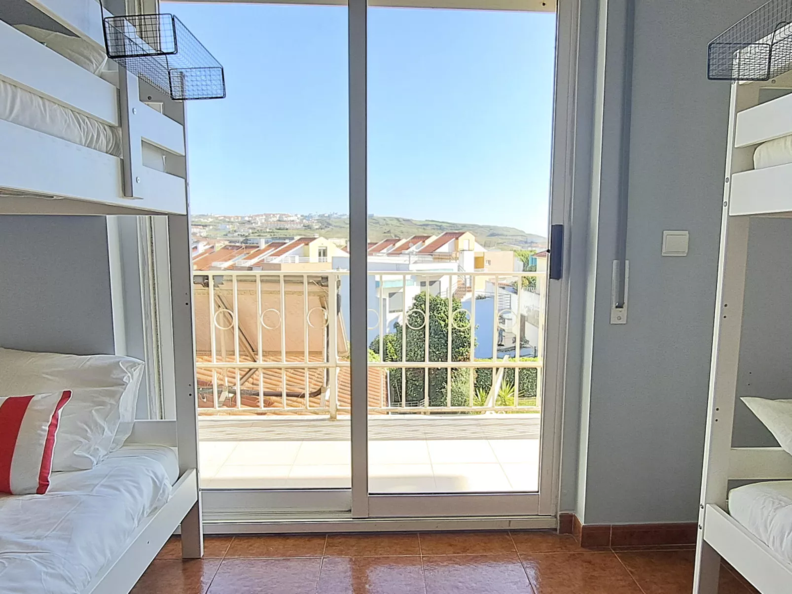 Haus Roda - Ferienwohnung in Praia Areia Branca-Image-tags.info