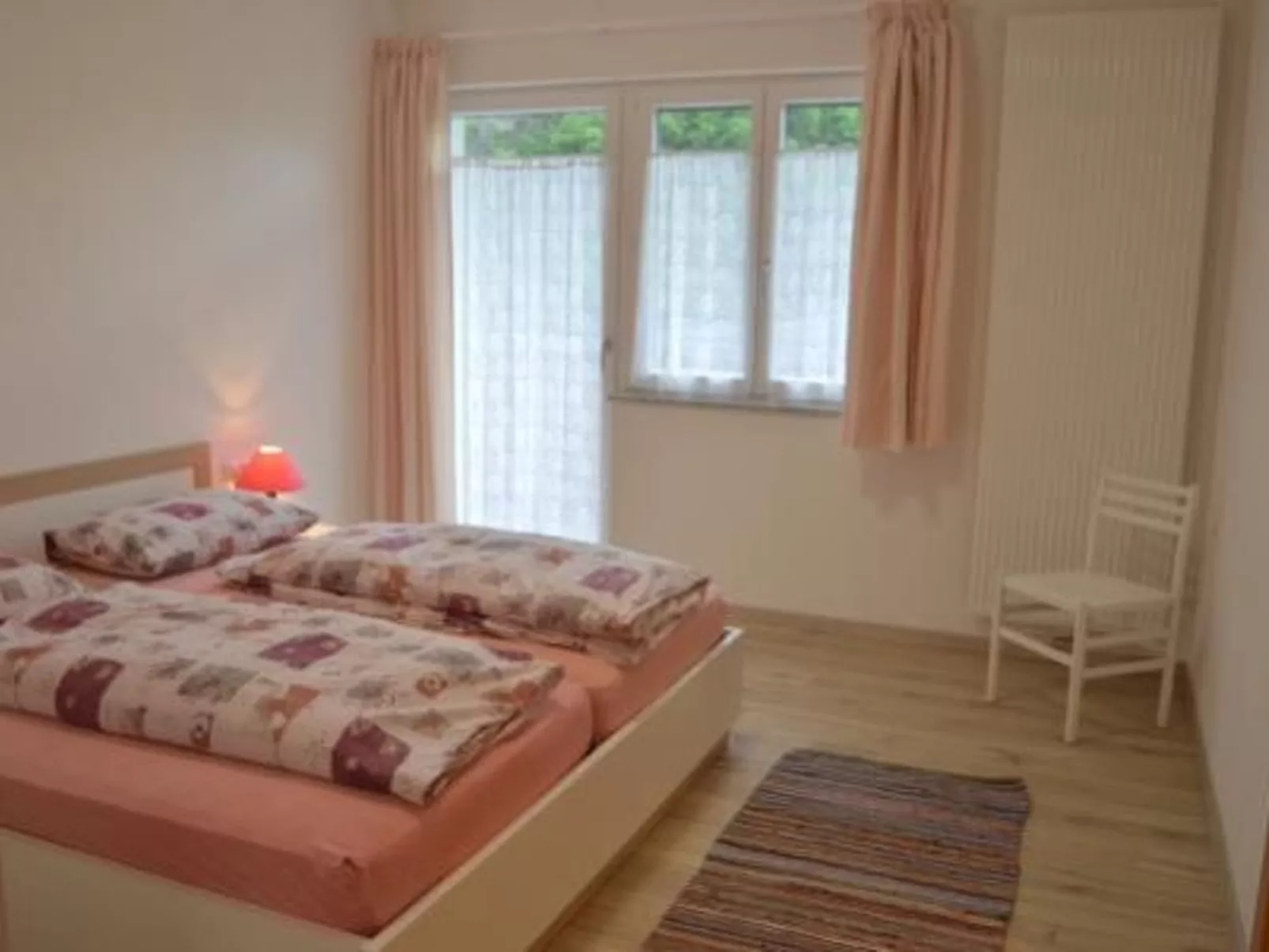 Moderne Ferienwohnung mit Balkon und Pool